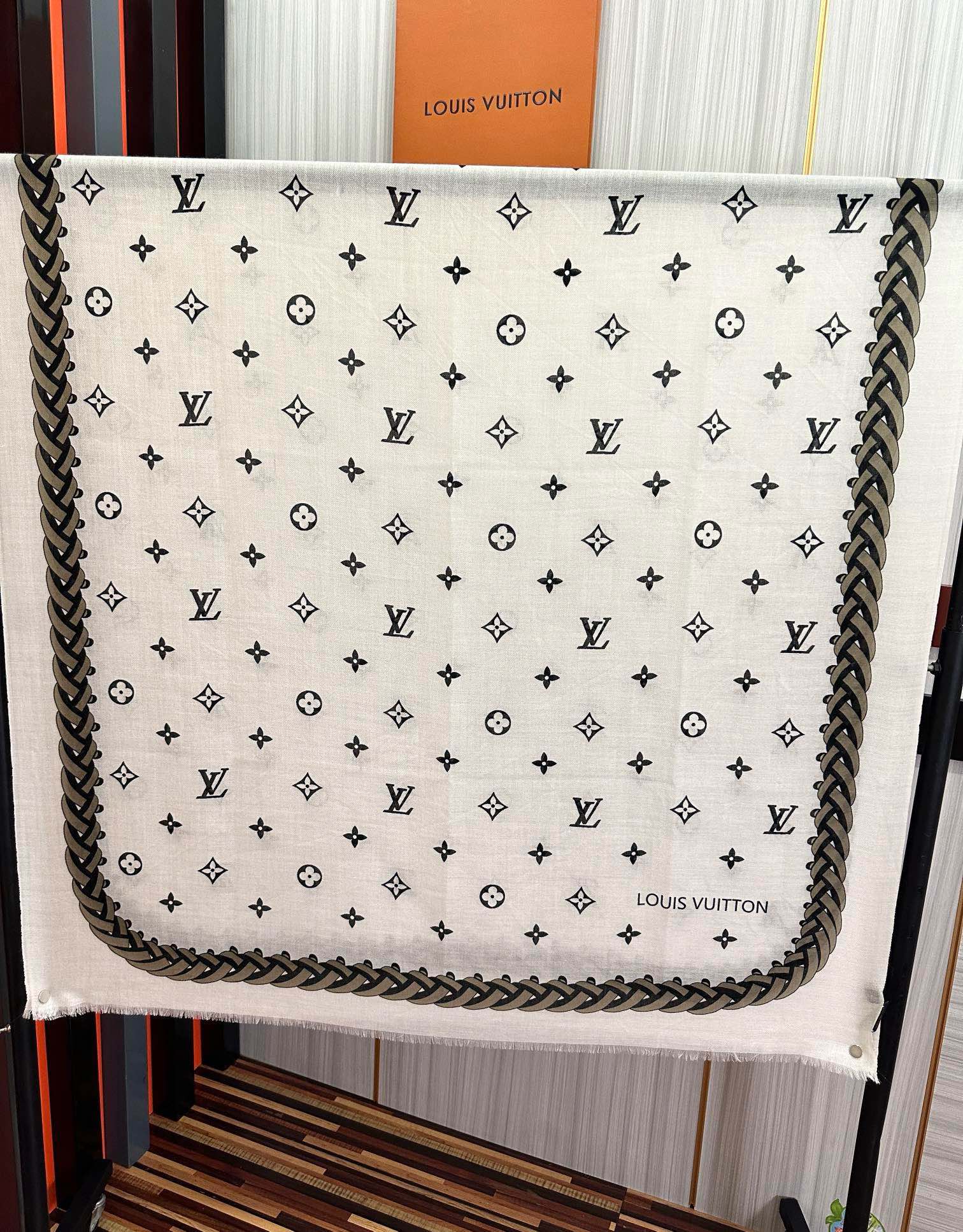 🔥 L v家 2025最新款‼️真心赞👍【戒指绒长巾】😘💍实物真心美 🎀披肩配以印花💓💃🏻无论设计喷绘都