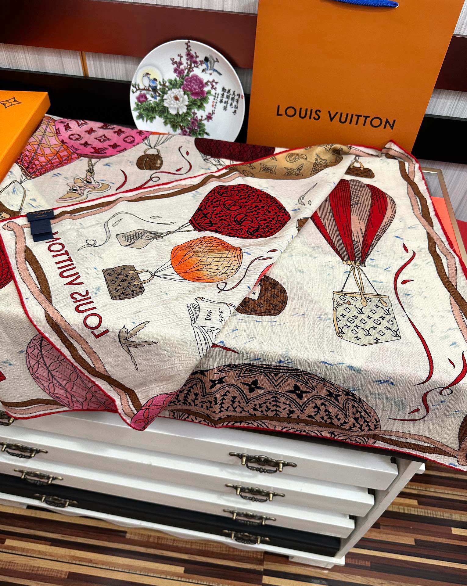 上新❤️LV 2025【双面同色热气球🎈】经典优雅[礼物]~气质到骨子里[色]新一季的面料超高级，真心超