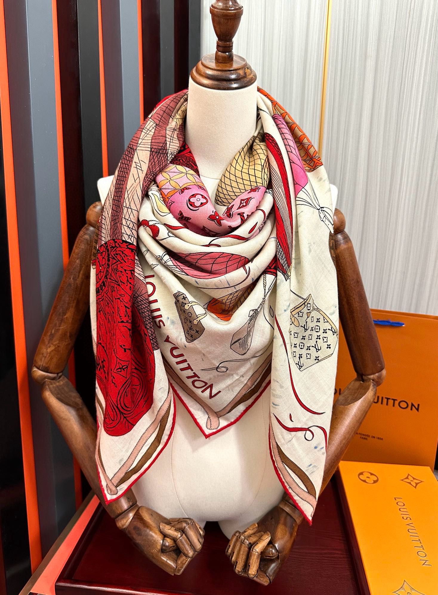 上新❤️LV 2025【双面同色热气球🎈】经典优雅[礼物]~气质到骨子里[色]新一季的面料超高级，真心超