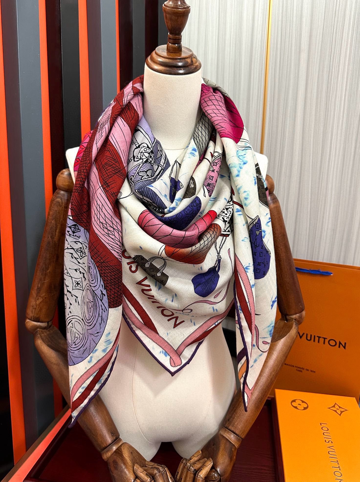 上新❤️LV 2025【双面同色热气球🎈】经典优雅[礼物]~气质到骨子里[色]新一季的面料超高级，真心超