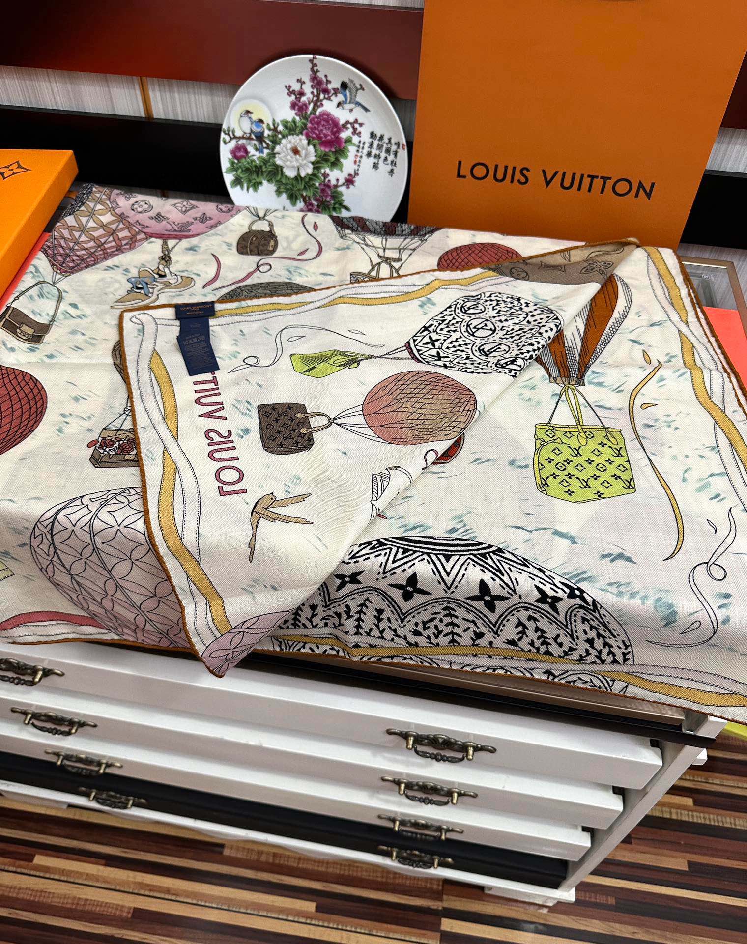 上新❤️LV 2025【双面同色热气球🎈】经典优雅[礼物]~气质到骨子里[色]新一季的面料超高级，真心超