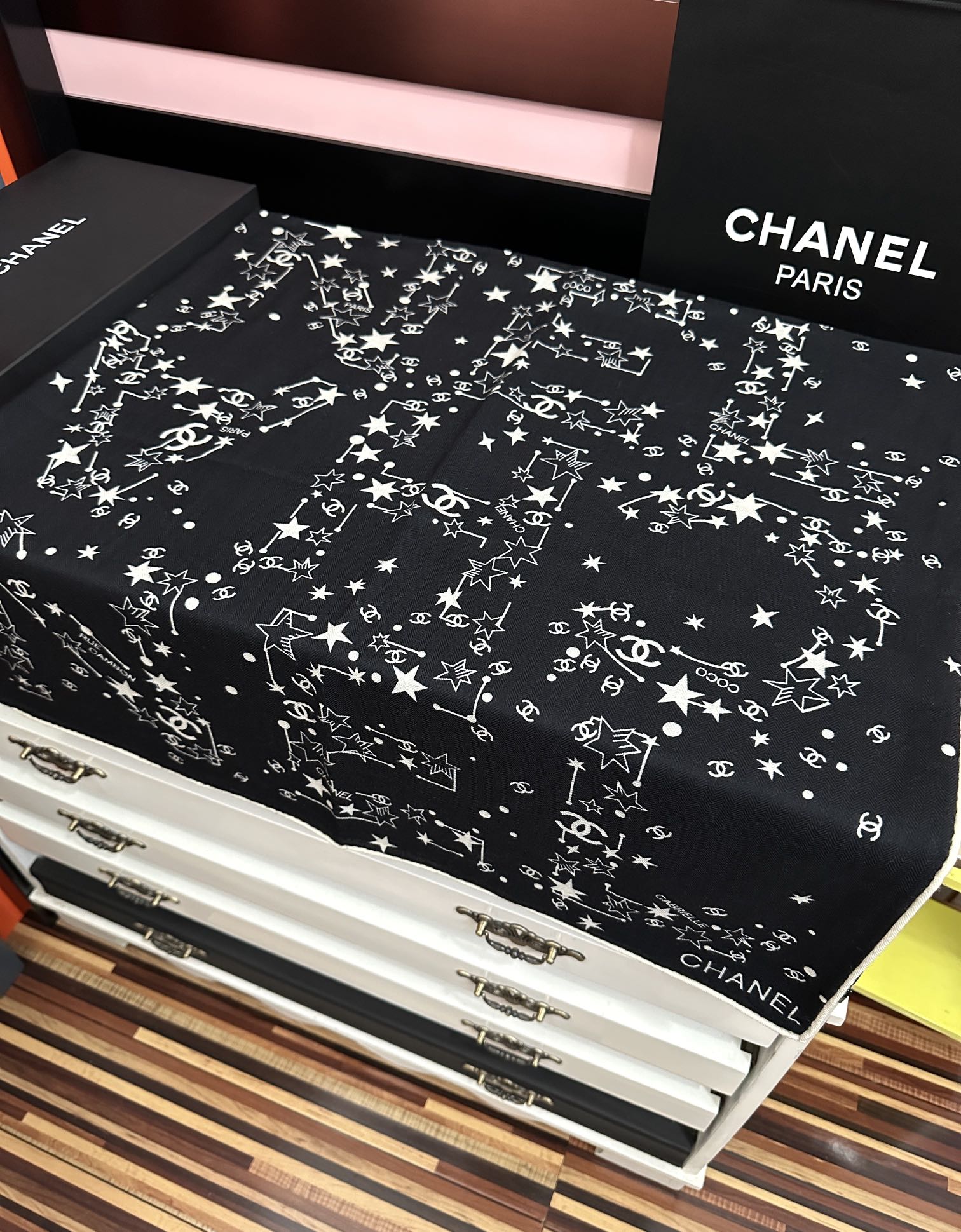 新款❤️2025 香奈儿 星星✨涂鸦 官网同步 【双面同色】[發]经典设计优雅风[礼物]~气质到骨子里[