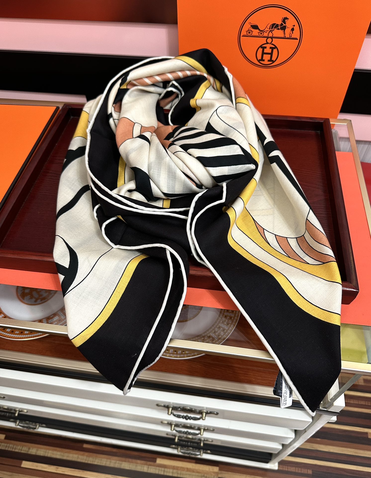 。爱马仕2025秋冬新款[爱心]【马术学院】新一季丝巾采购清单估计各位养马人们已经列好了[太阳]我就不推