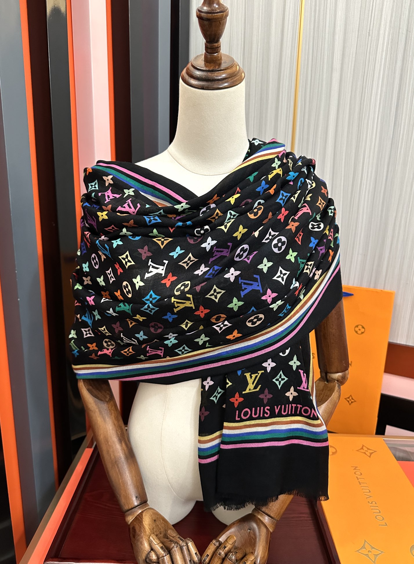 🔥上新 L 家 2025最新款[得意]真心赞👍【戒指绒长巾】😘💍实物真心美 🎀披肩配以印花💓💃🏻无论设计