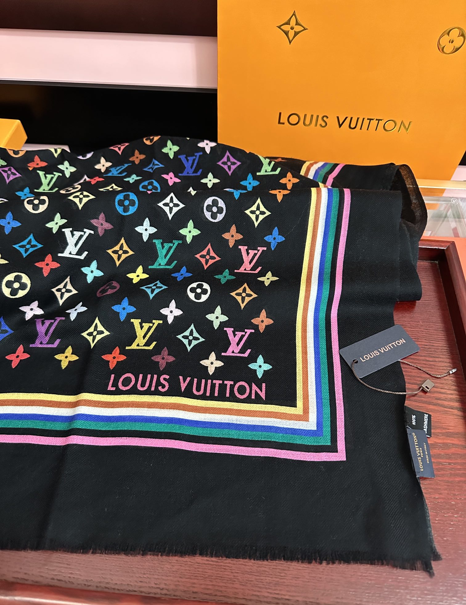 🔥上新 L 家 2025最新款[得意]真心赞👍【戒指绒长巾】😘💍实物真心美 🎀披肩配以印花💓💃🏻无论设计