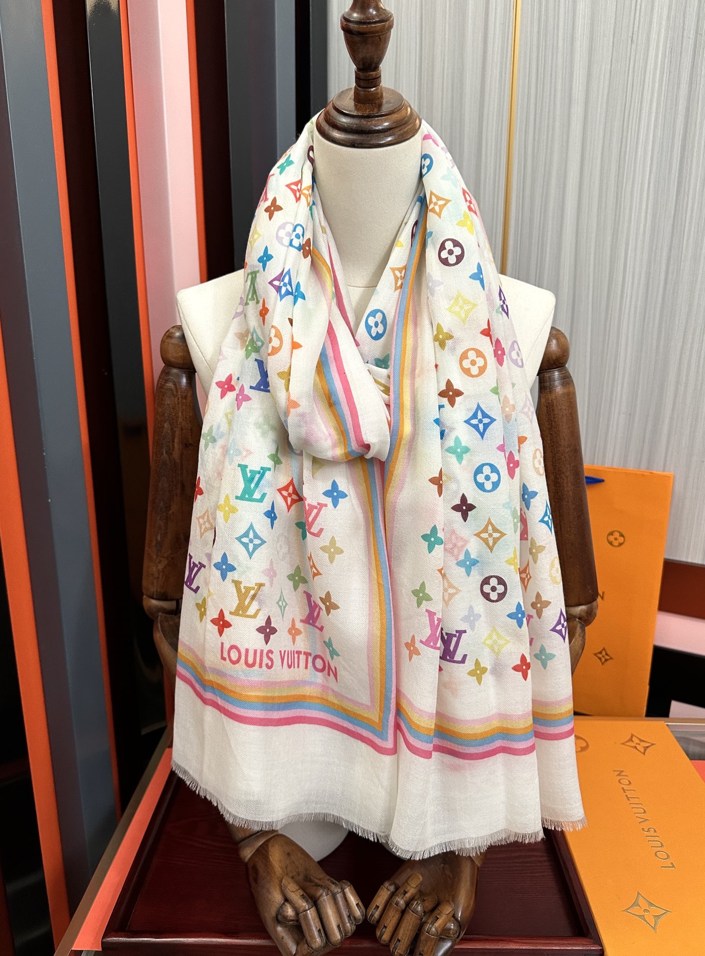 🔥上新 L 家 2025最新款[得意]真心赞👍【戒指绒长巾】😘💍实物真心美 🎀披肩配以印花💓💃🏻无论设计