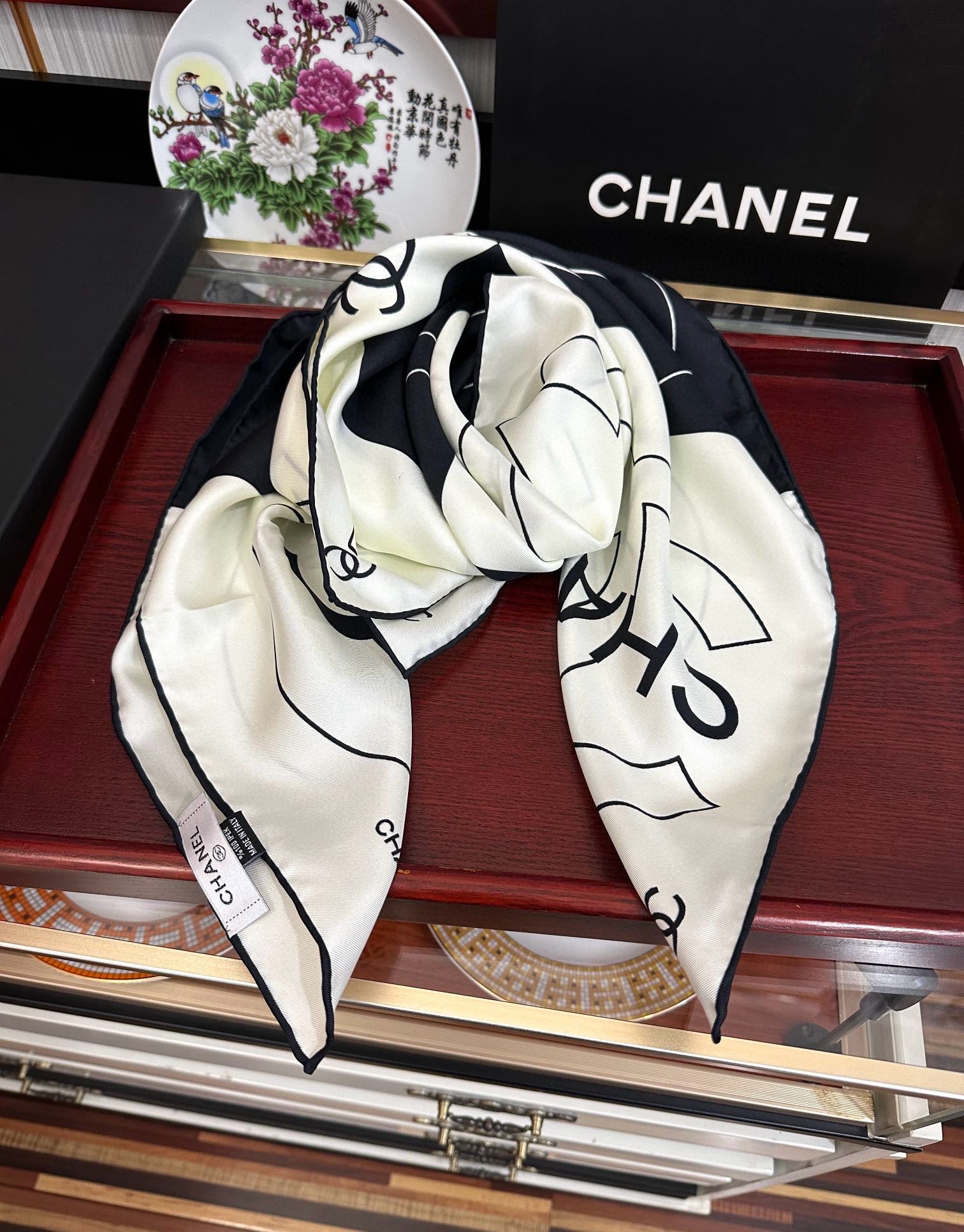 🔥上新 香奈儿 官网同步👍【18mm顶级真丝双面同色90方巾】春夏方巾设计真的好有突破黑白格大气经典[得