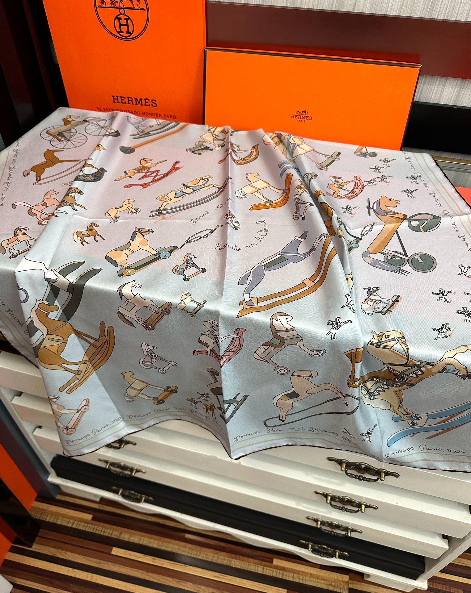 🔥高品质 爱马仕 【策马奔腾】官网同步 90方巾 创作渊源在比利时的圣吉尔区[嘴唇]建筑师维克多•霍塔 