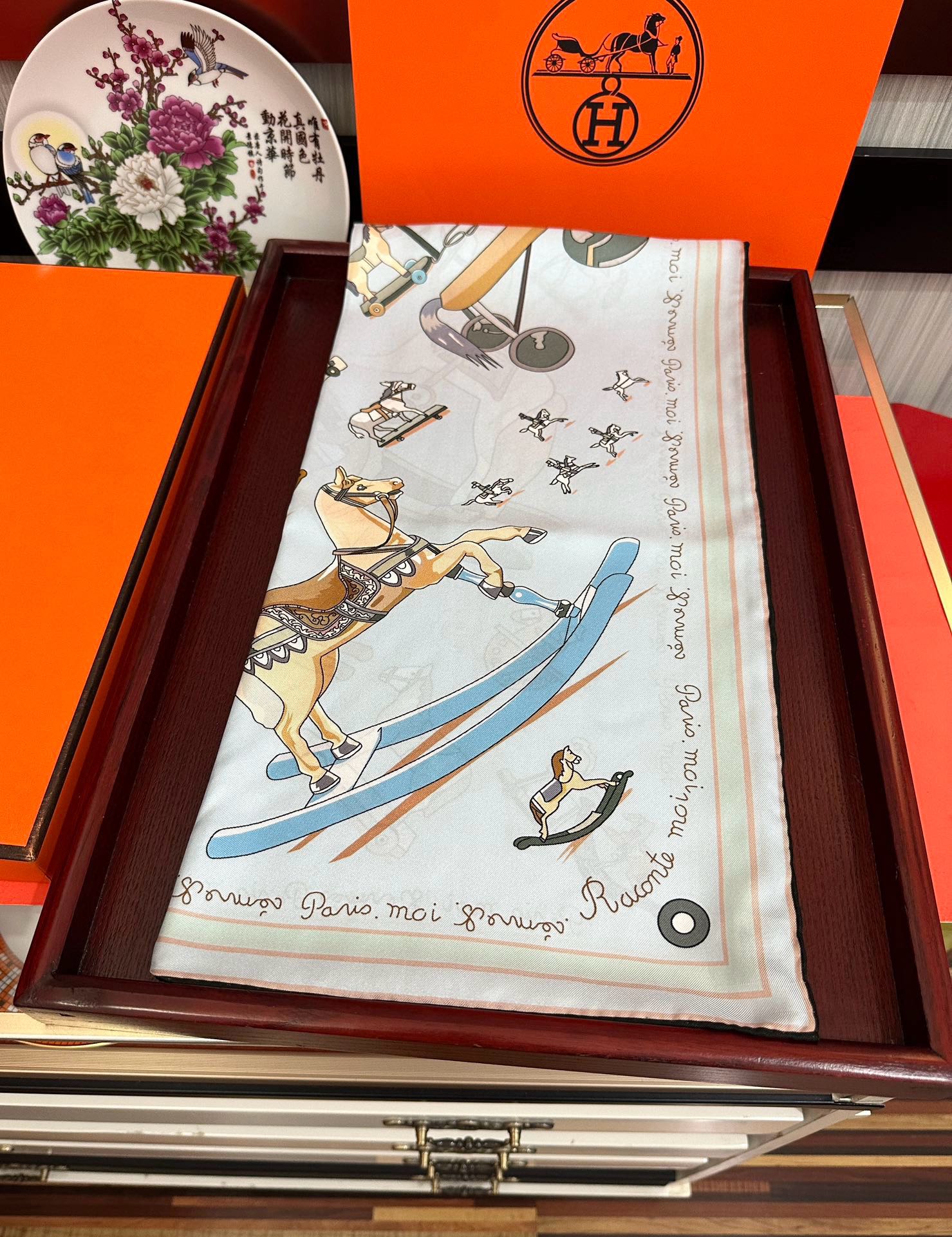 🔥高品质 爱马仕 【策马奔腾】官网同步 90方巾 创作渊源在比利时的圣吉尔区[嘴唇]建筑师维克多•霍塔 