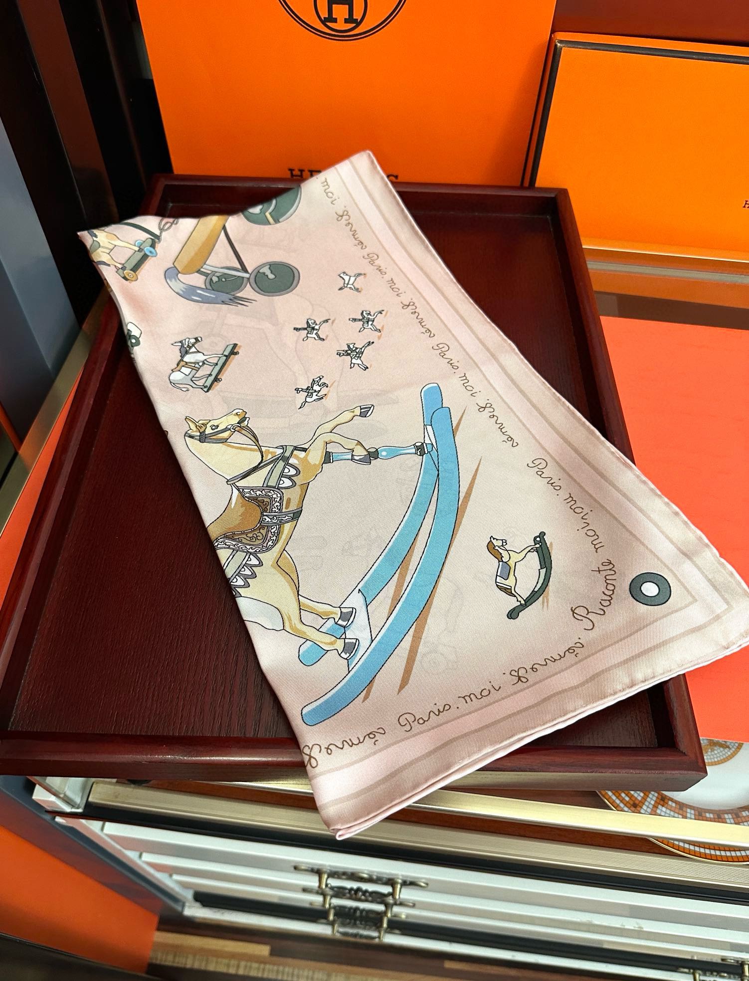 🔥高品质 爱马仕 【策马奔腾】官网同步 90方巾 创作渊源在比利时的圣吉尔区[嘴唇]建筑师维克多•霍塔 