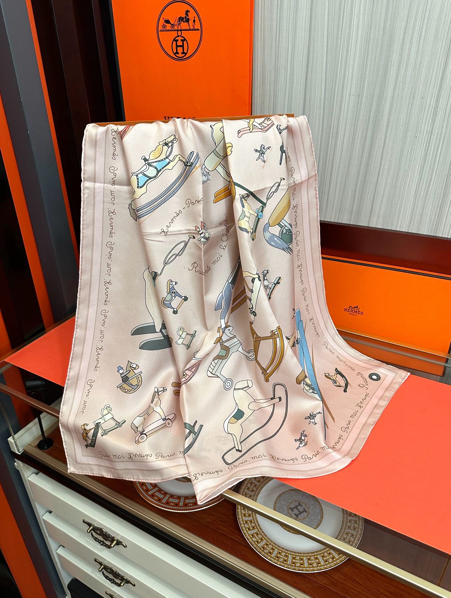 🔥高品质 爱马仕 【策马奔腾】官网同步 90方巾 创作渊源在比利时的圣吉尔区[嘴唇]建筑师维克多•霍塔 