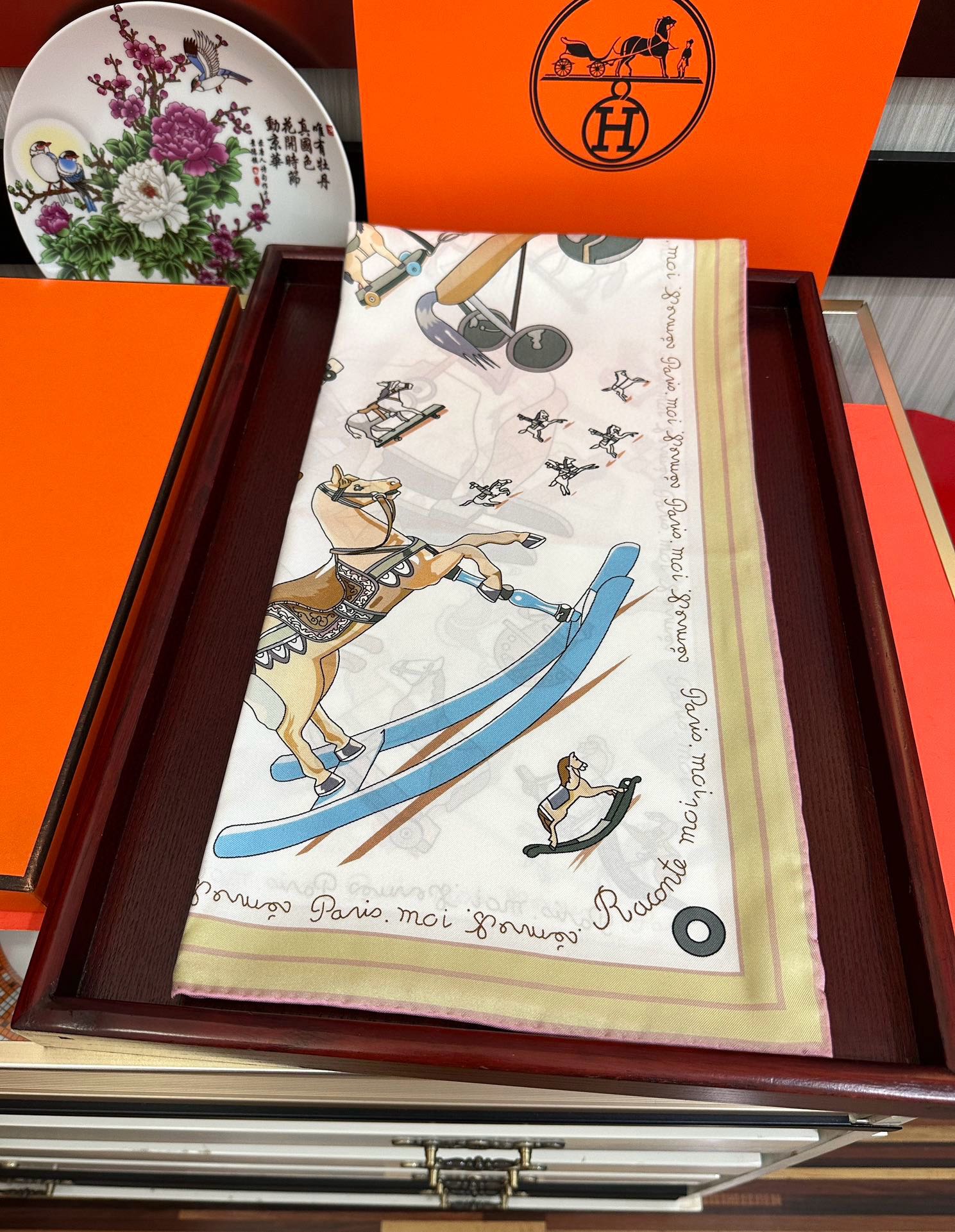 🔥高品质 爱马仕 【策马奔腾】官网同步 90方巾 创作渊源在比利时的圣吉尔区[嘴唇]建筑师维克多•霍塔 