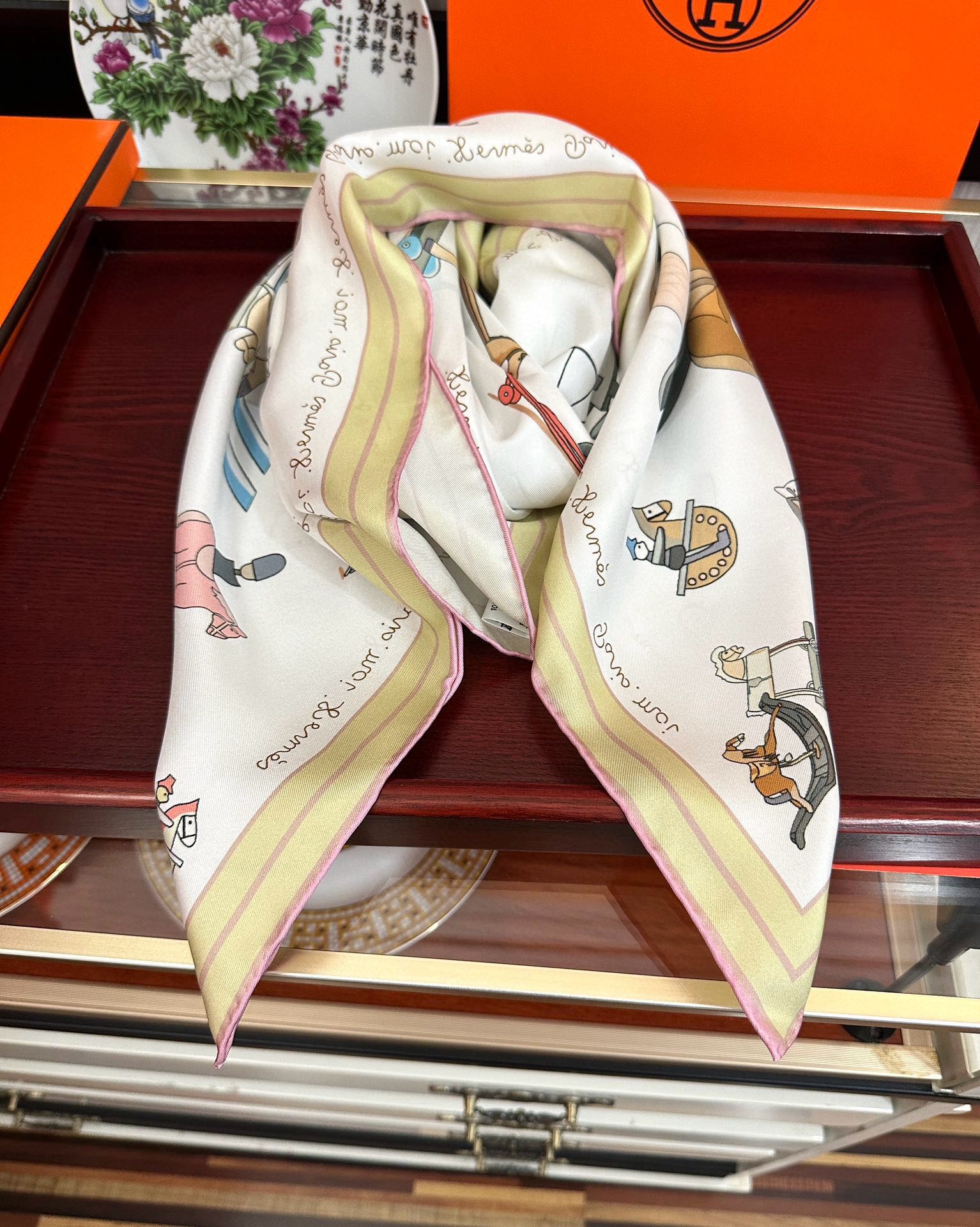 🔥高品质 爱马仕 【策马奔腾】官网同步 90方巾 创作渊源在比利时的圣吉尔区[嘴唇]建筑师维克多•霍塔 