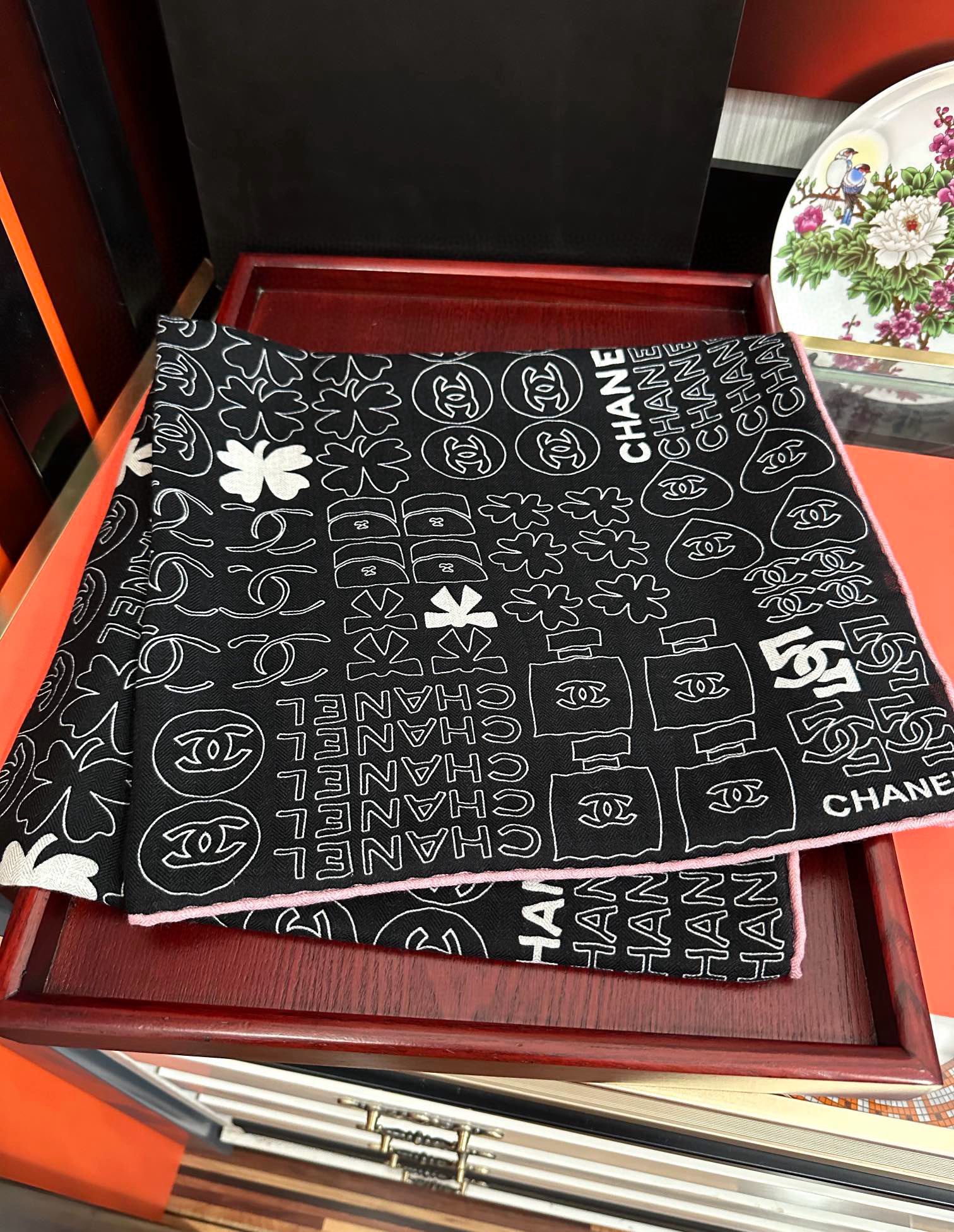 上新❤️香奈儿2025 【双面同色】经典茶花优雅Coco风[礼物]~气质到骨子里[色]香奶奶新一季的面料