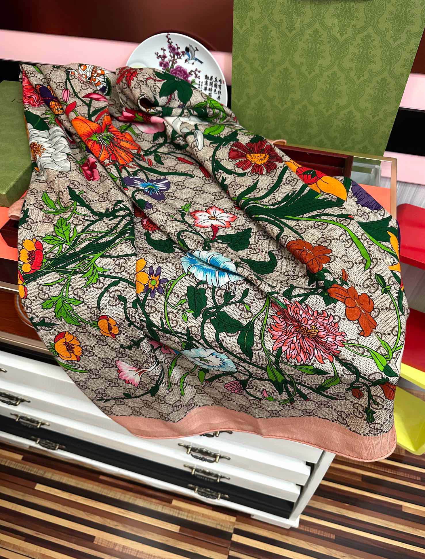 爆款🔥古奇 【GG图案花朵双面同色】永远流行[礼物]~新一季的面料超高级，真心超级柔软，丝丝顺滑[太阳]