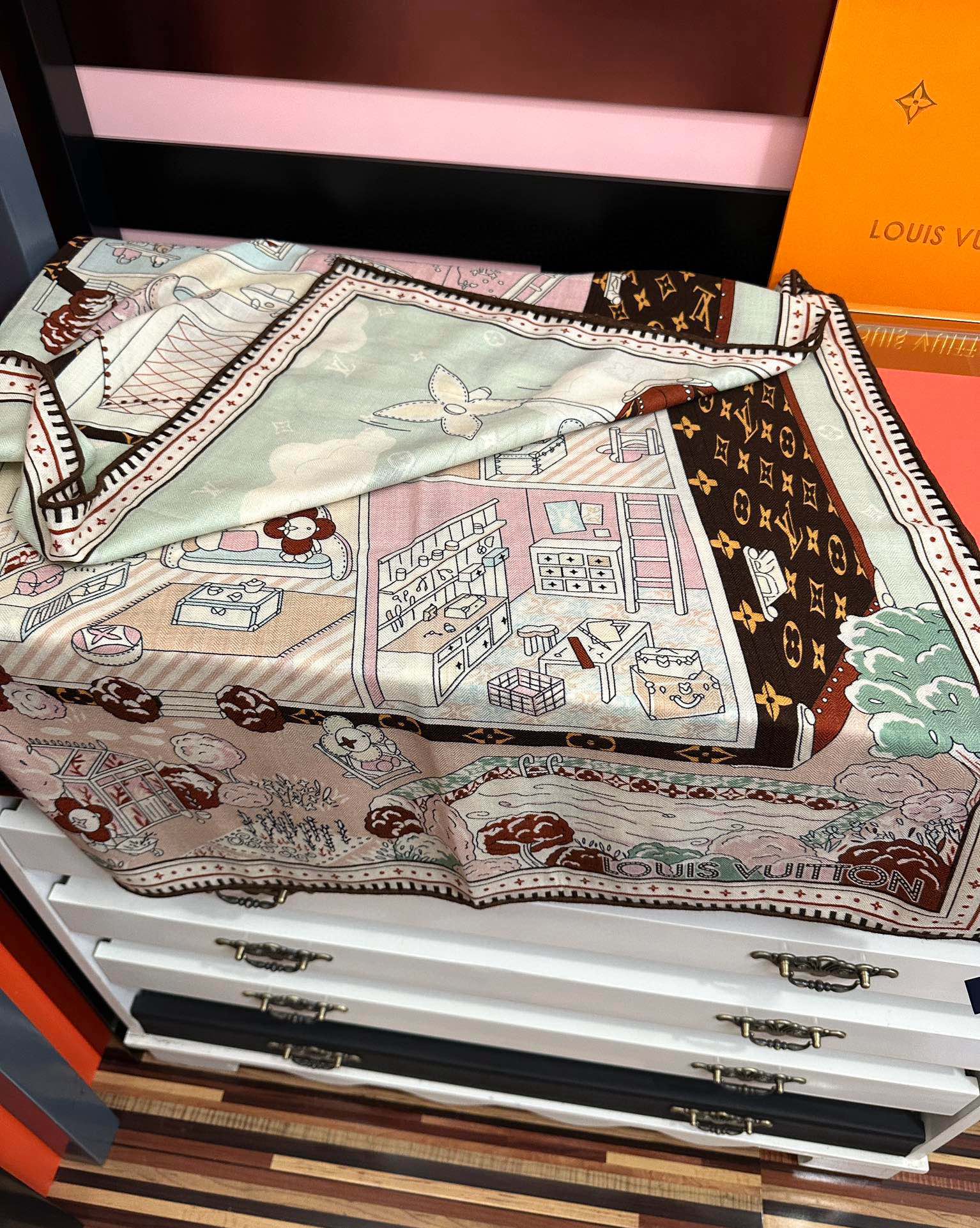 新款LV 今年的爆款【双面同色】经典优雅[礼物]~气质到骨子里[色]新一季的面料超高级，真心超级柔软，丝