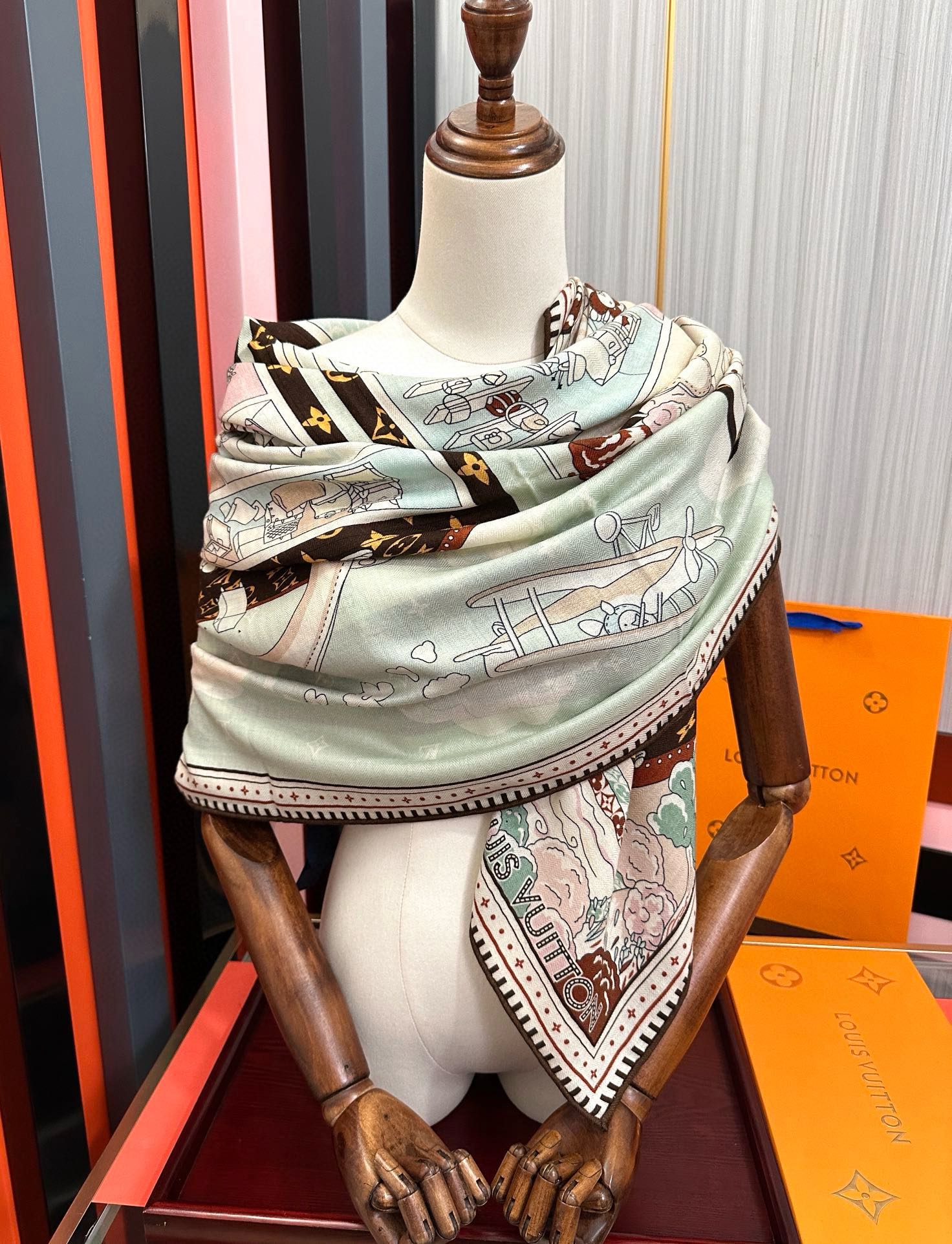 新款LV 今年的爆款【双面同色】经典优雅[礼物]~气质到骨子里[色]新一季的面料超高级，真心超级柔软，丝