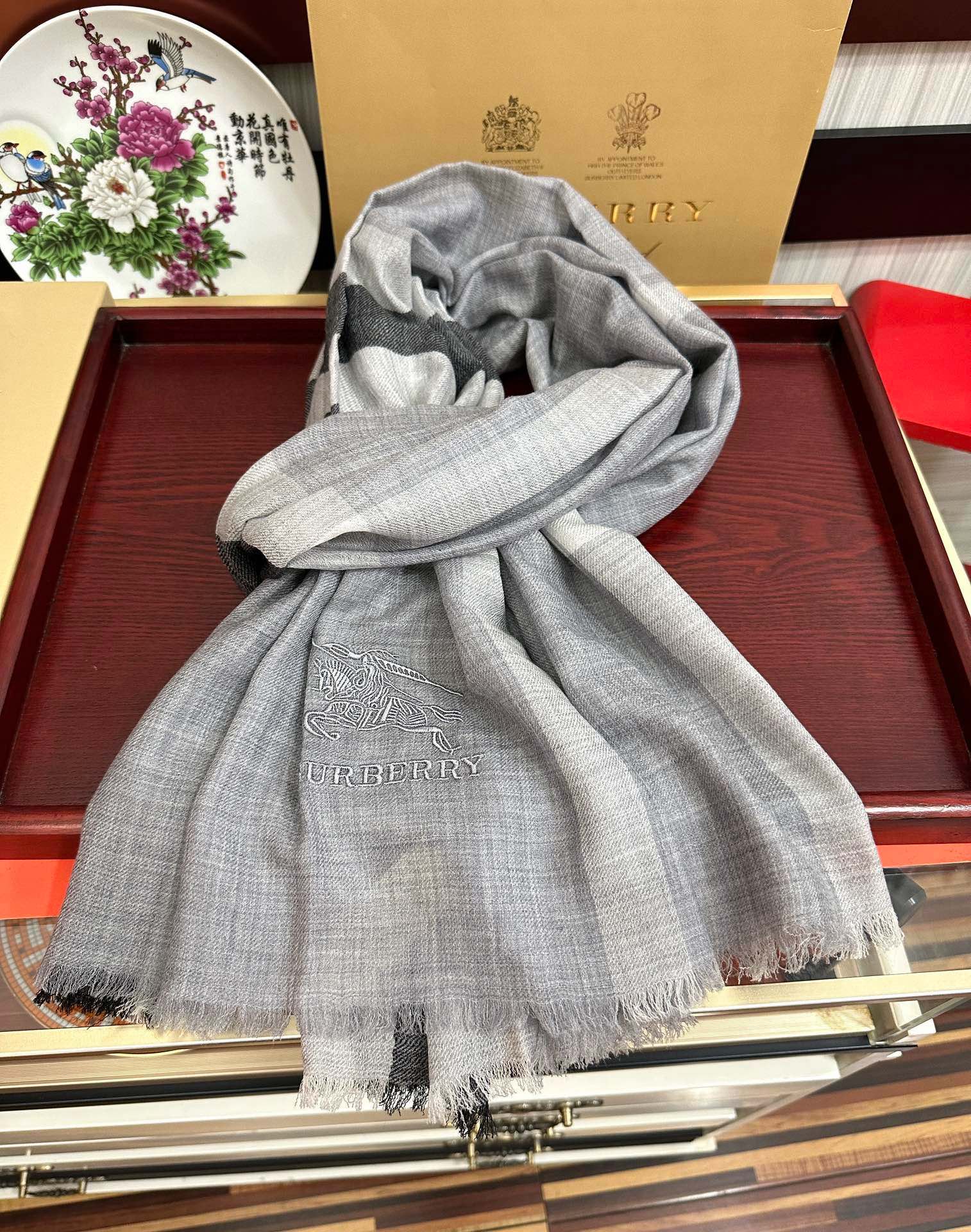 🔥2080 爆款巴宝莉 🧣万众瞩目战马绣标经典版到货🎆最优质的年轻设计师推出的最新概念👓搭配调色纱染再色