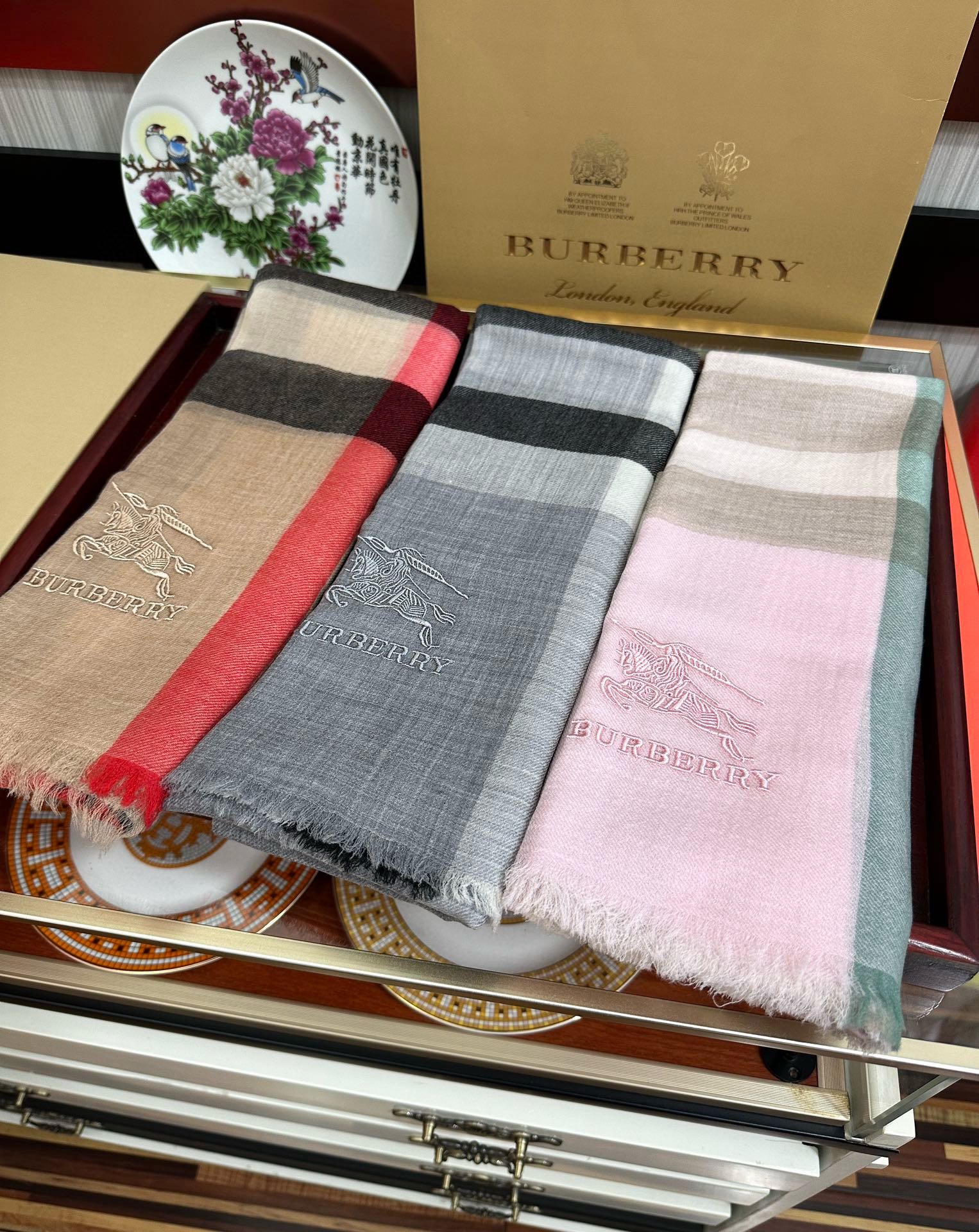 🔥2080 爆款巴宝莉 🧣万众瞩目战马绣标经典版到货🎆最优质的年轻设计师推出的最新概念👓搭配调色纱染再色