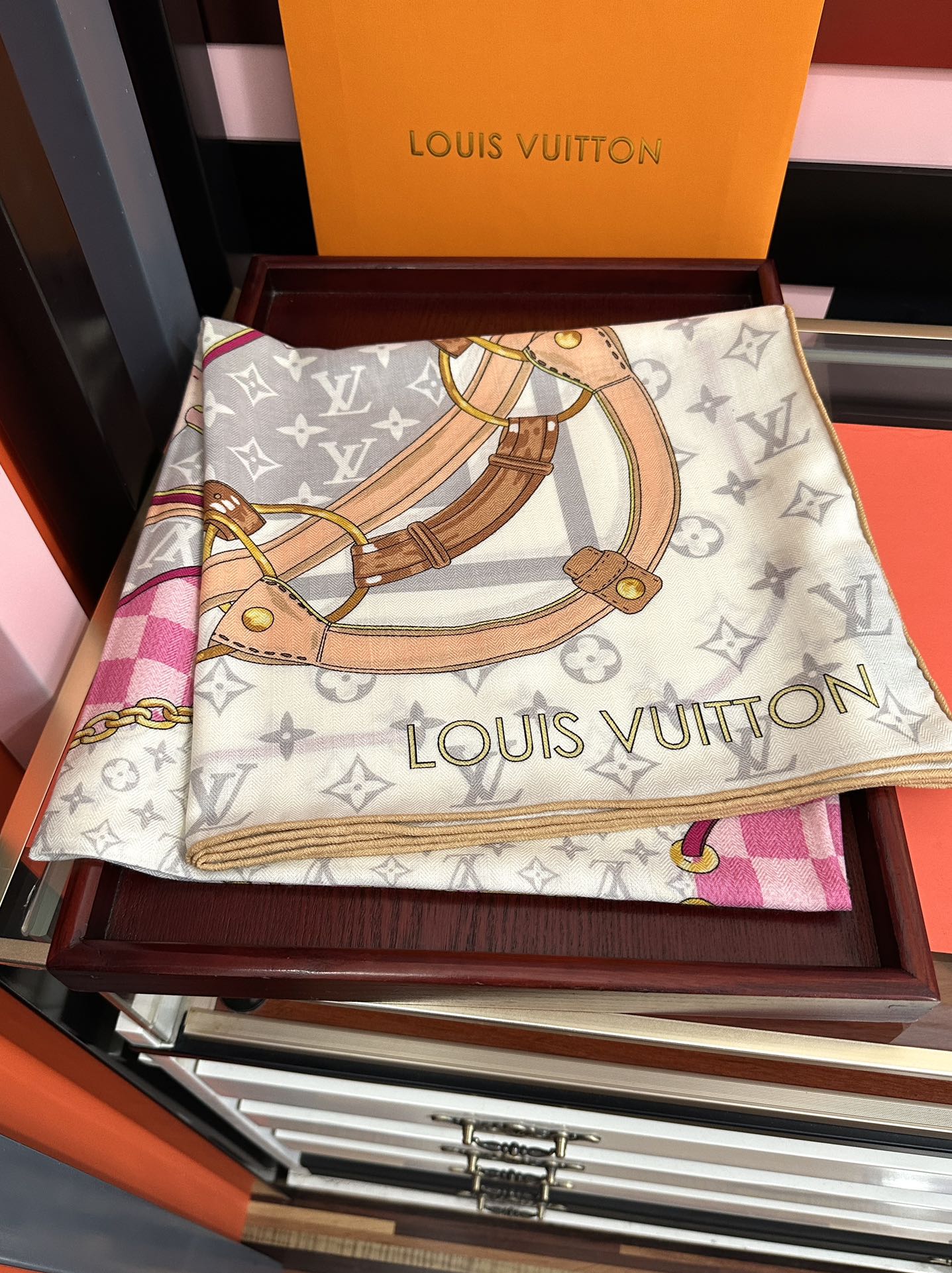 ❤️上新 太好看了 L v 高品质 2025顶级设计 ZG同步【双面同色】经典优雅[礼物]~气质到骨子里