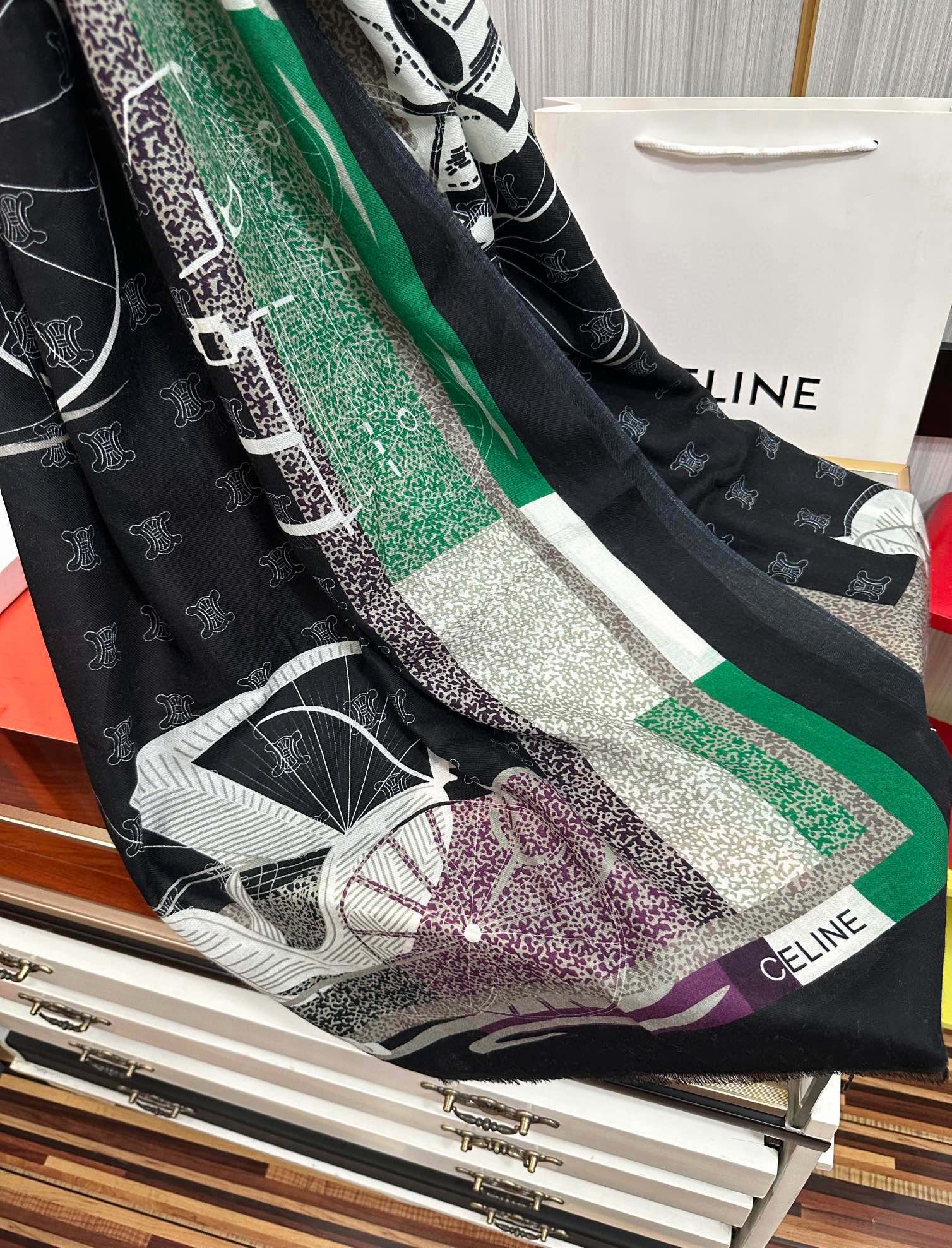 🔥 2080赛林 最新款 顶级设计太美了，真心赞👍😘💍实物真心美 🎀披肩配以印花💓💃🏻无论设计喷绘都是非