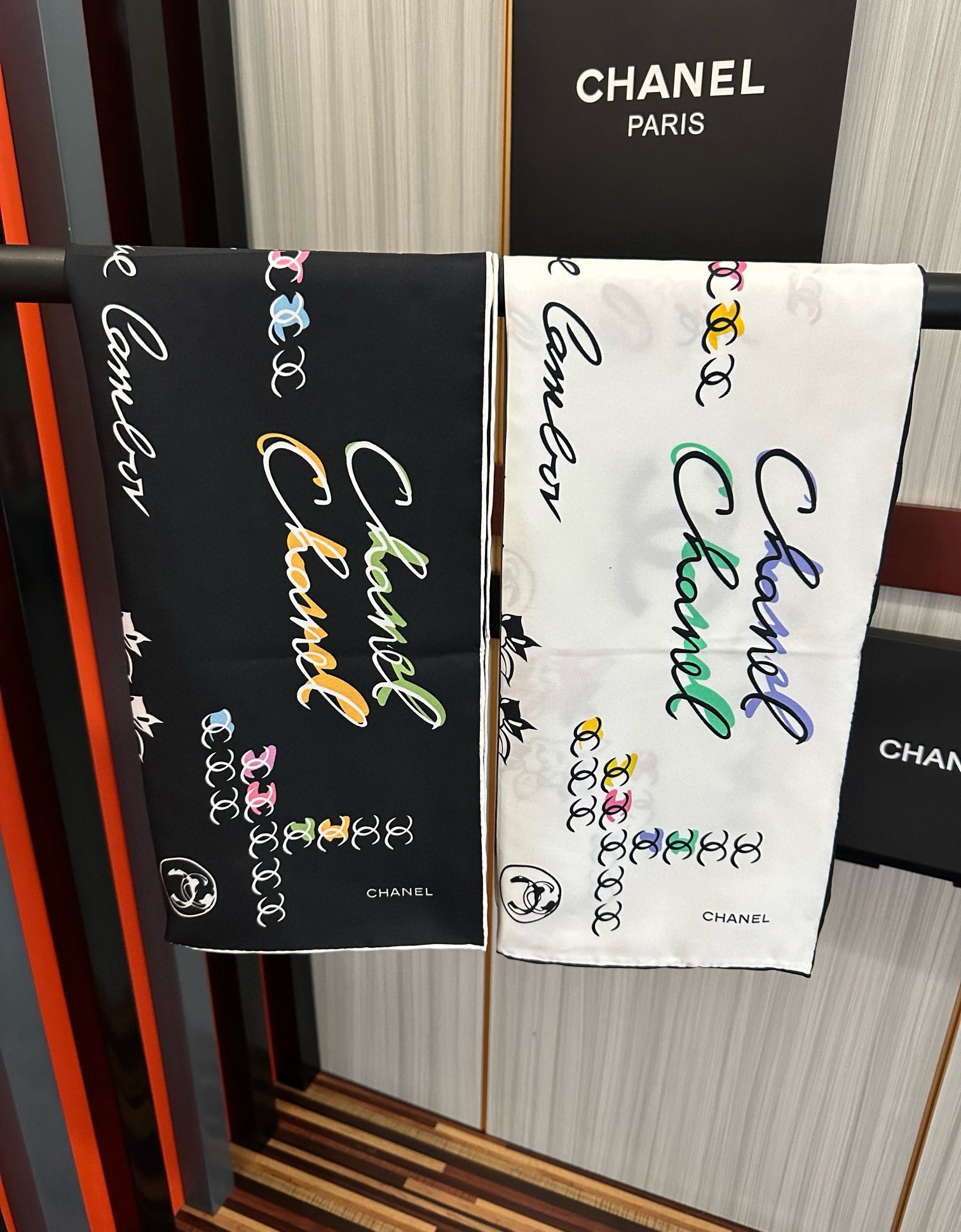 🔥双面同色 香奈儿18姆米 高版本👍香奶奶永远都是比较经典[發]一条印有字母Logo交织图案巧妙搭配[得