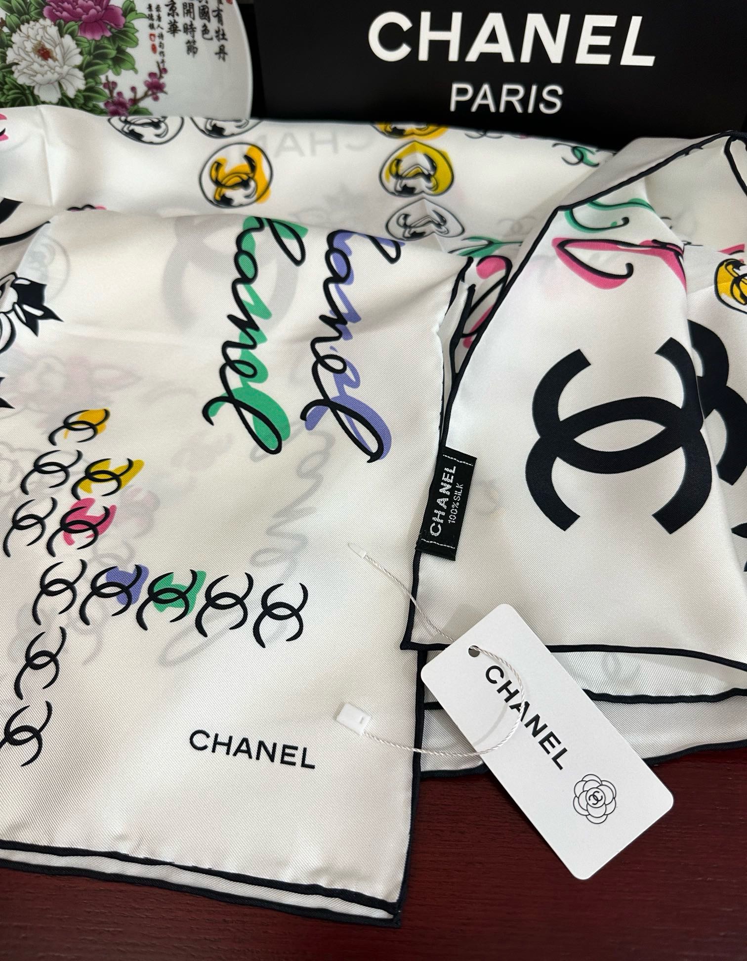 🔥双面同色 香奈儿18姆米 高版本👍香奶奶永远都是比较经典[發]一条印有字母Logo交织图案巧妙搭配[得