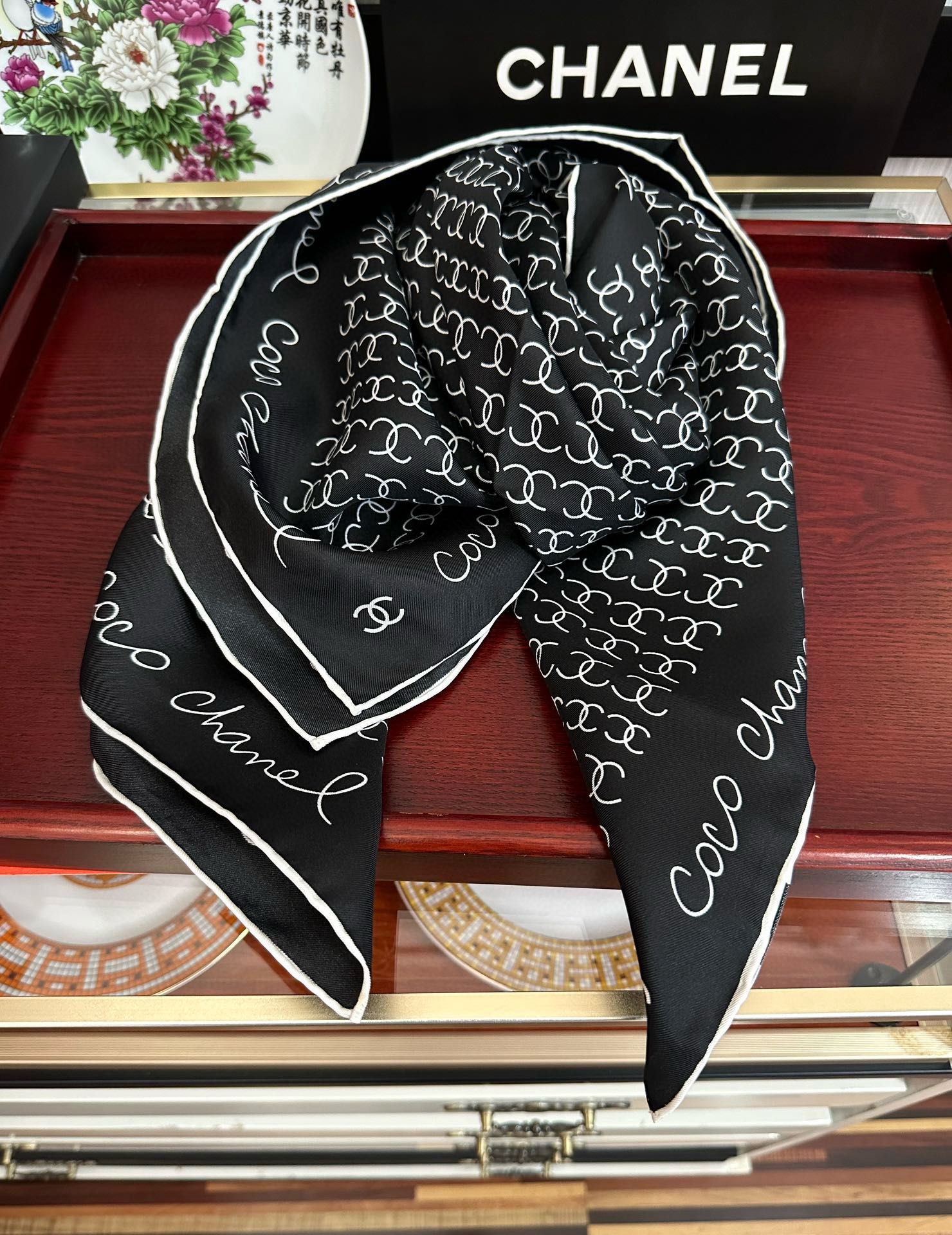 🔥2080高品质 香奈儿 【双C标志】太美了👍香奶奶永远都是比较经典[發]一条印有双C交织图案巧妙搭配[