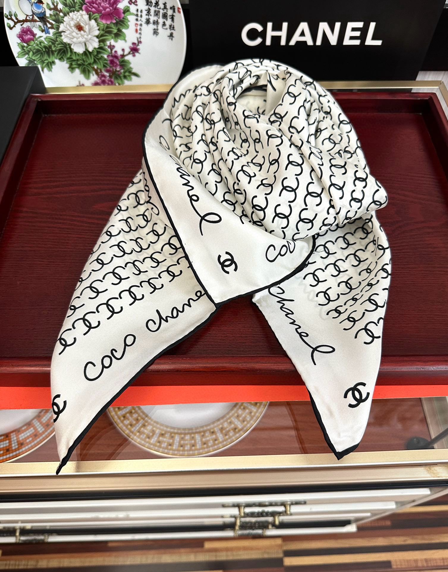 🔥2080高品质 香奈儿 【双C标志】太美了👍香奶奶永远都是比较经典[發]一条印有双C交织图案巧妙搭配[