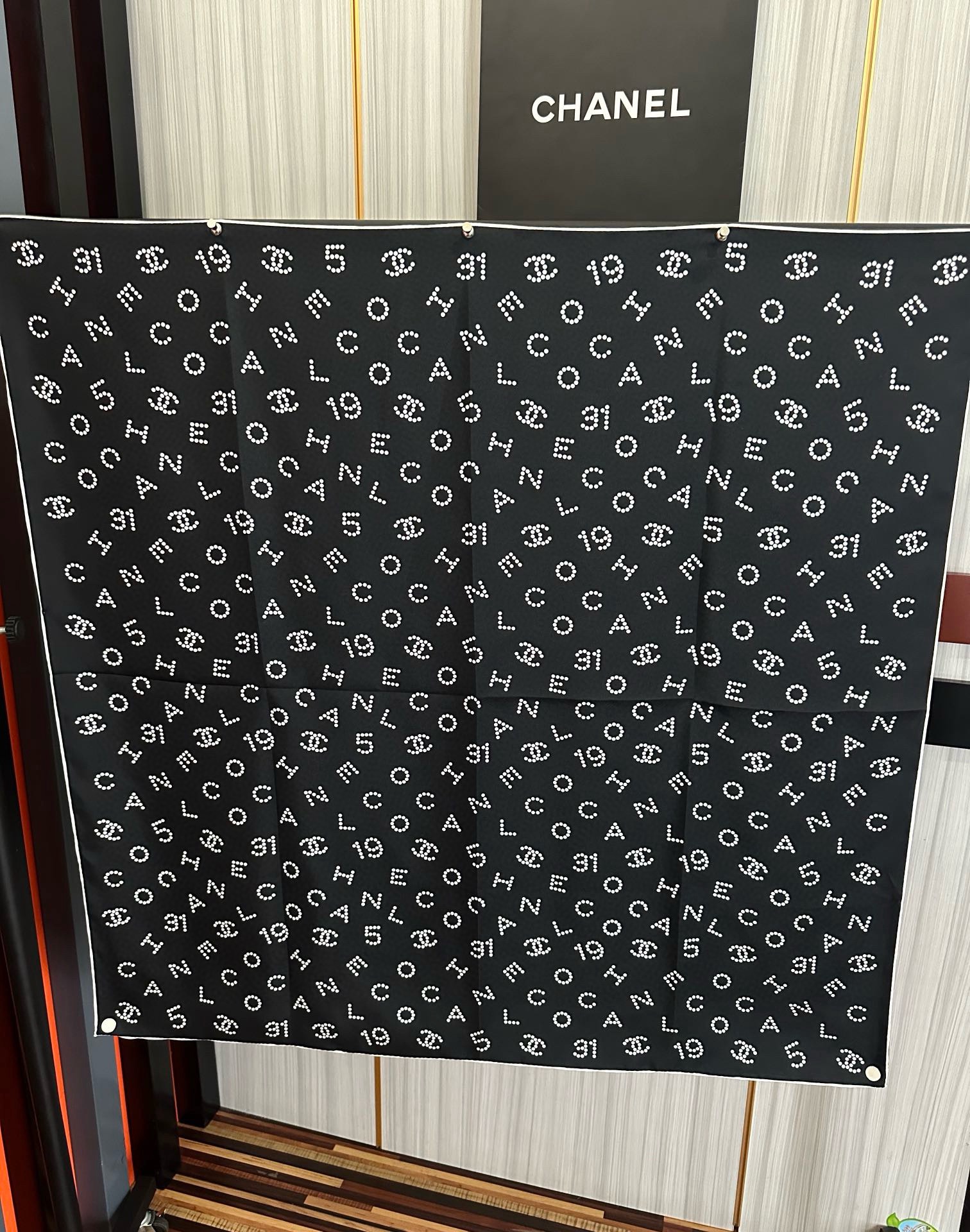 🔥 2080香奈儿 官网同步【双面同色 18姆米】 高版本👍香奶奶永远都是比较经典[發]一条印有字母Lo