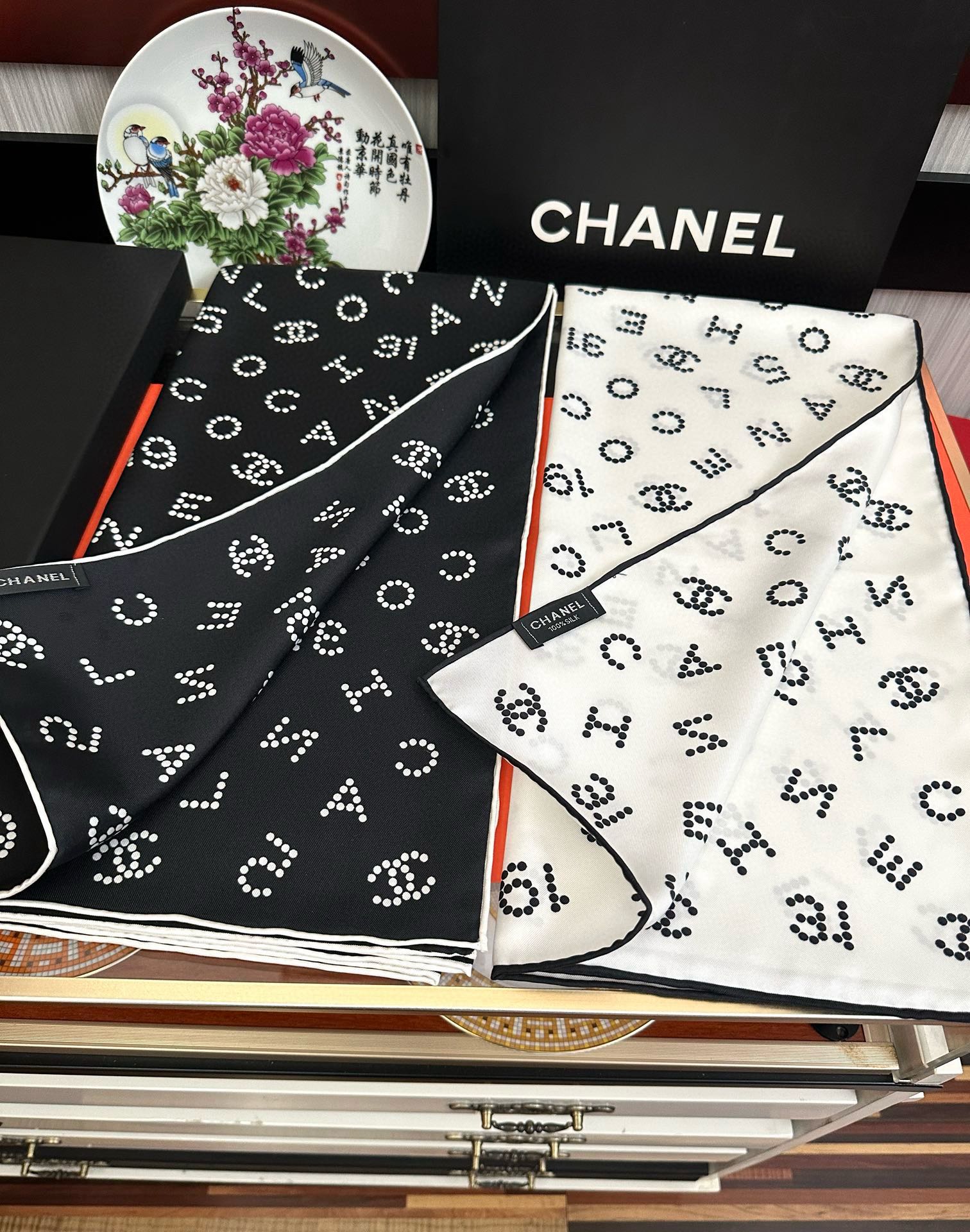 🔥 2080香奈儿 官网同步【双面同色 18姆米】 高版本👍香奶奶永远都是比较经典[發]一条印有字母Lo