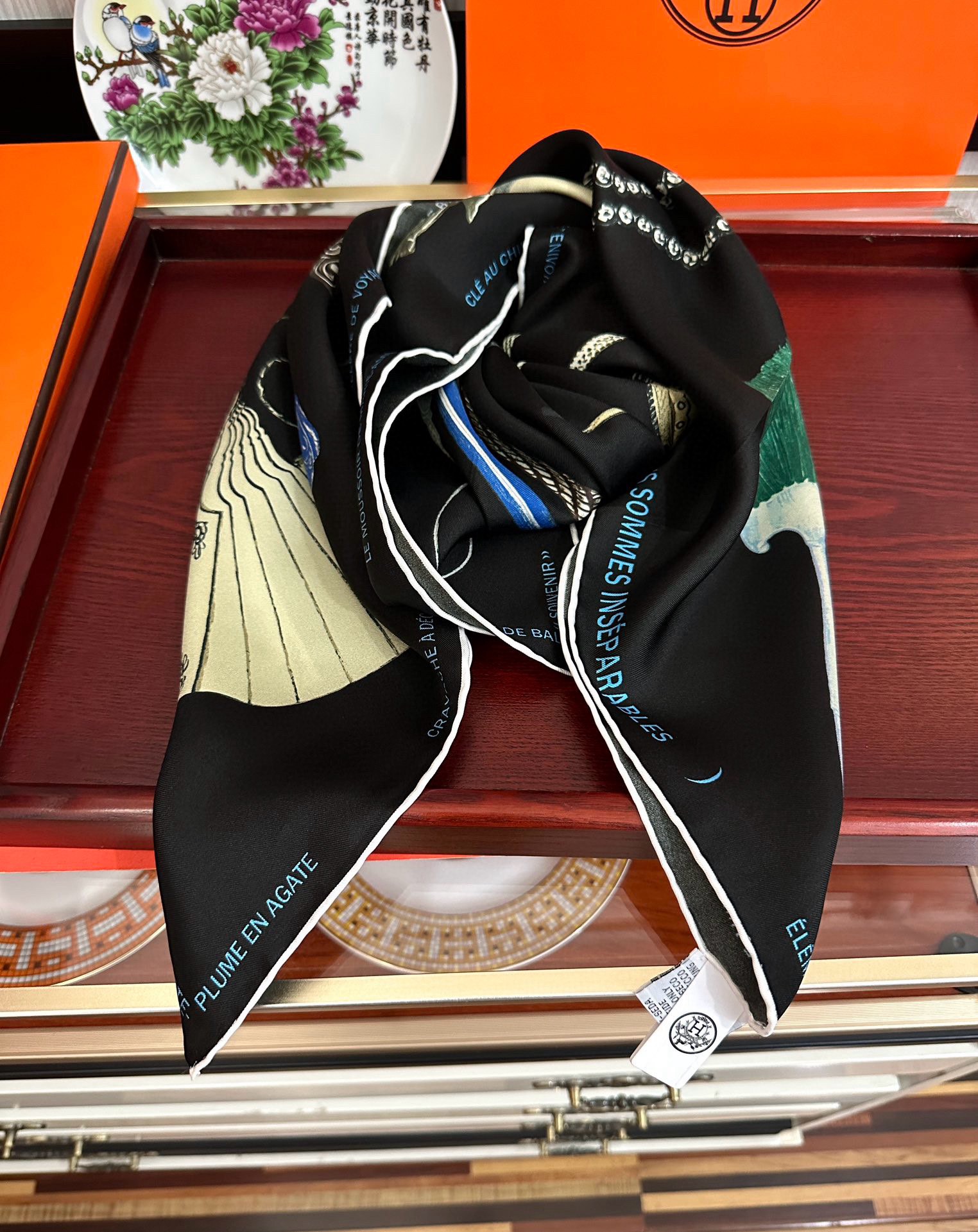 🔥2080 最新款 HERMES 重磅[庆祝]【形影相随】方巾[嘴唇]精简时髦，品质感很显好[得意]好搭