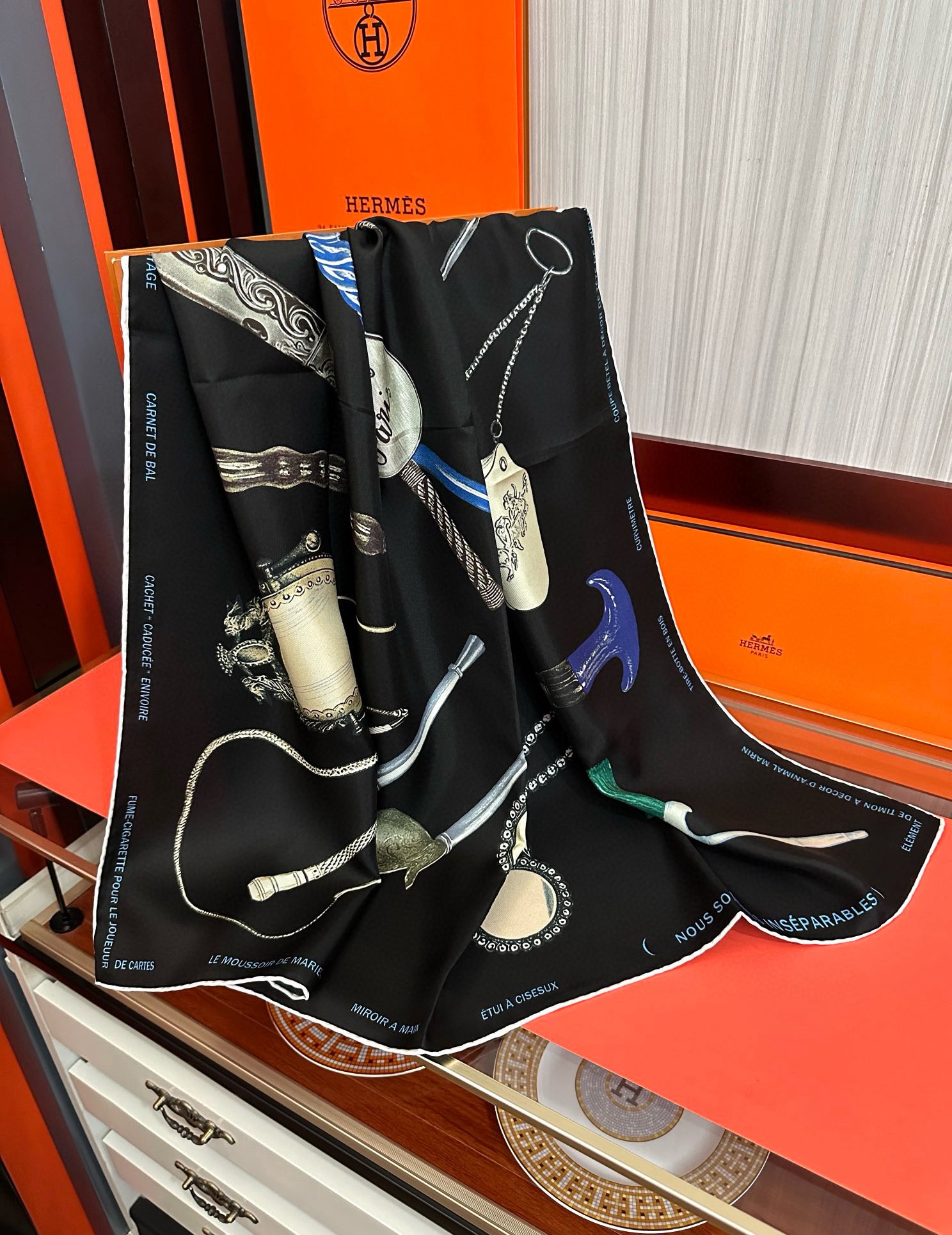 🔥2080 最新款 HERMES 重磅[庆祝]【形影相随】方巾[嘴唇]精简时髦，品质感很显好[得意]好搭