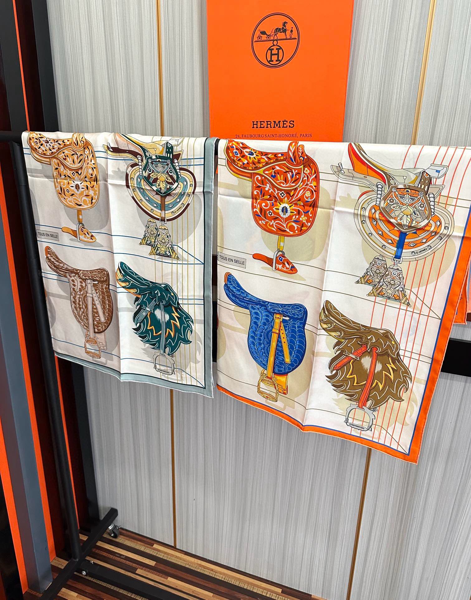 🔥2080HERMES 【鞍上世界】[太阳]精致卷边[嘴唇]太美了品质感很显好[得意]好搭到上瘾的丝巾[