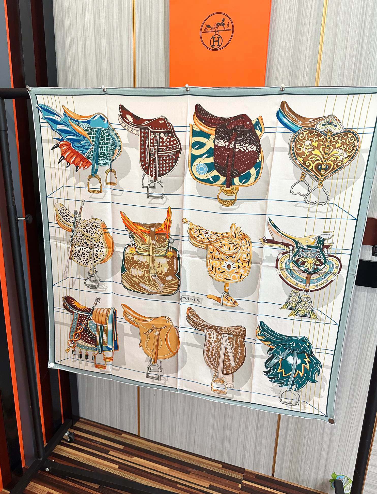 🔥2080HERMES 【鞍上世界】[太阳]精致卷边[嘴唇]太美了品质感很显好[得意]好搭到上瘾的丝巾[