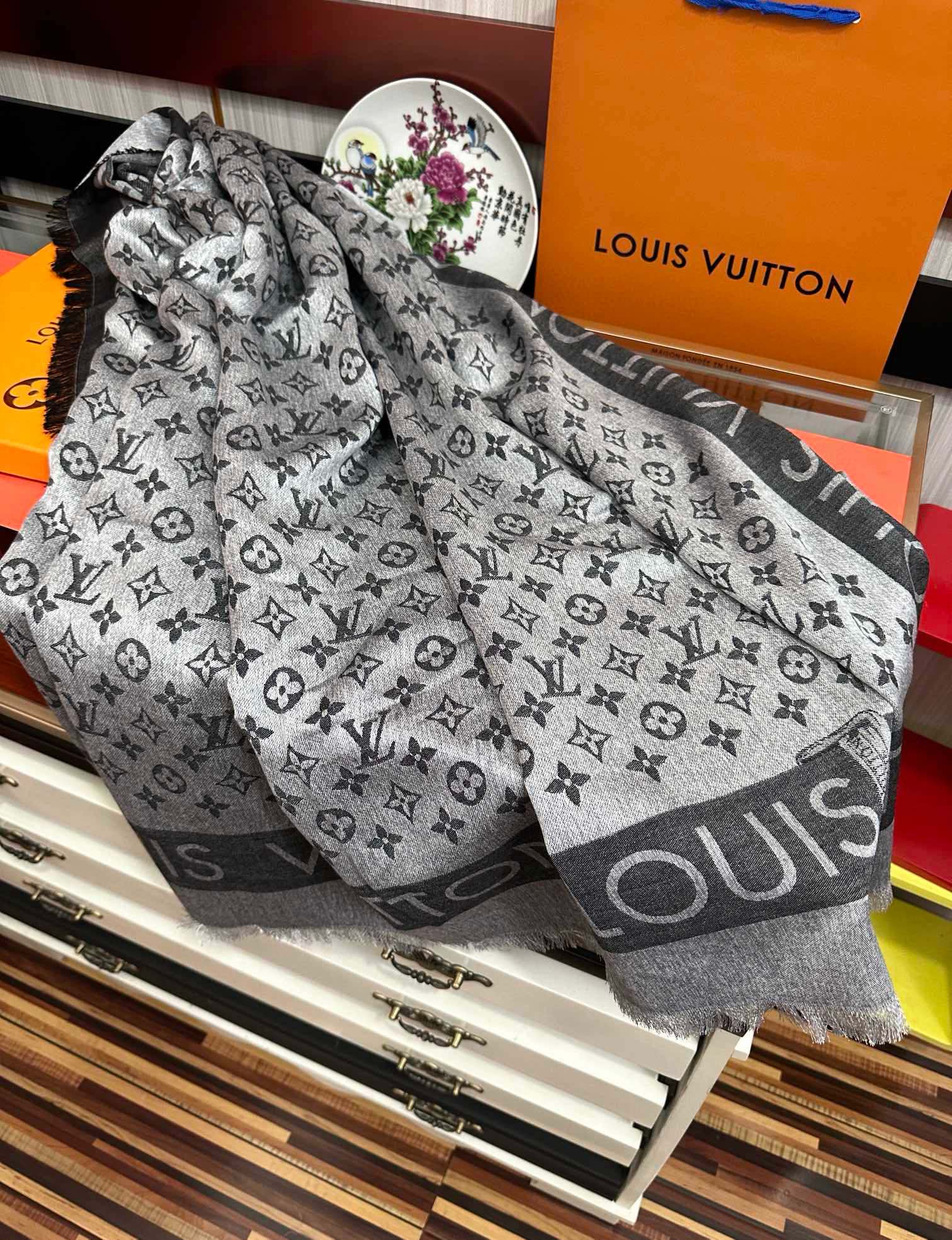 🔥2080最新款LV重磅推荐太美了[得意]，永不过时，好货不怕晚，经典款L家人手必备一条最最经典款💪🏻💪