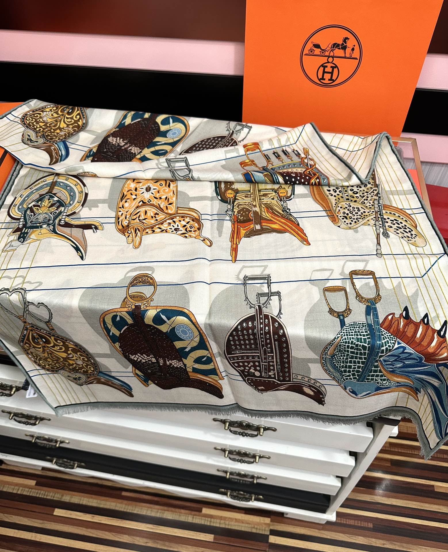 🔥新款 女士们必备款2025 新款爱马仕🔥【双面同色】太美了[吃瓜]下手一定要快[嘴唇]四季都可以用[勾