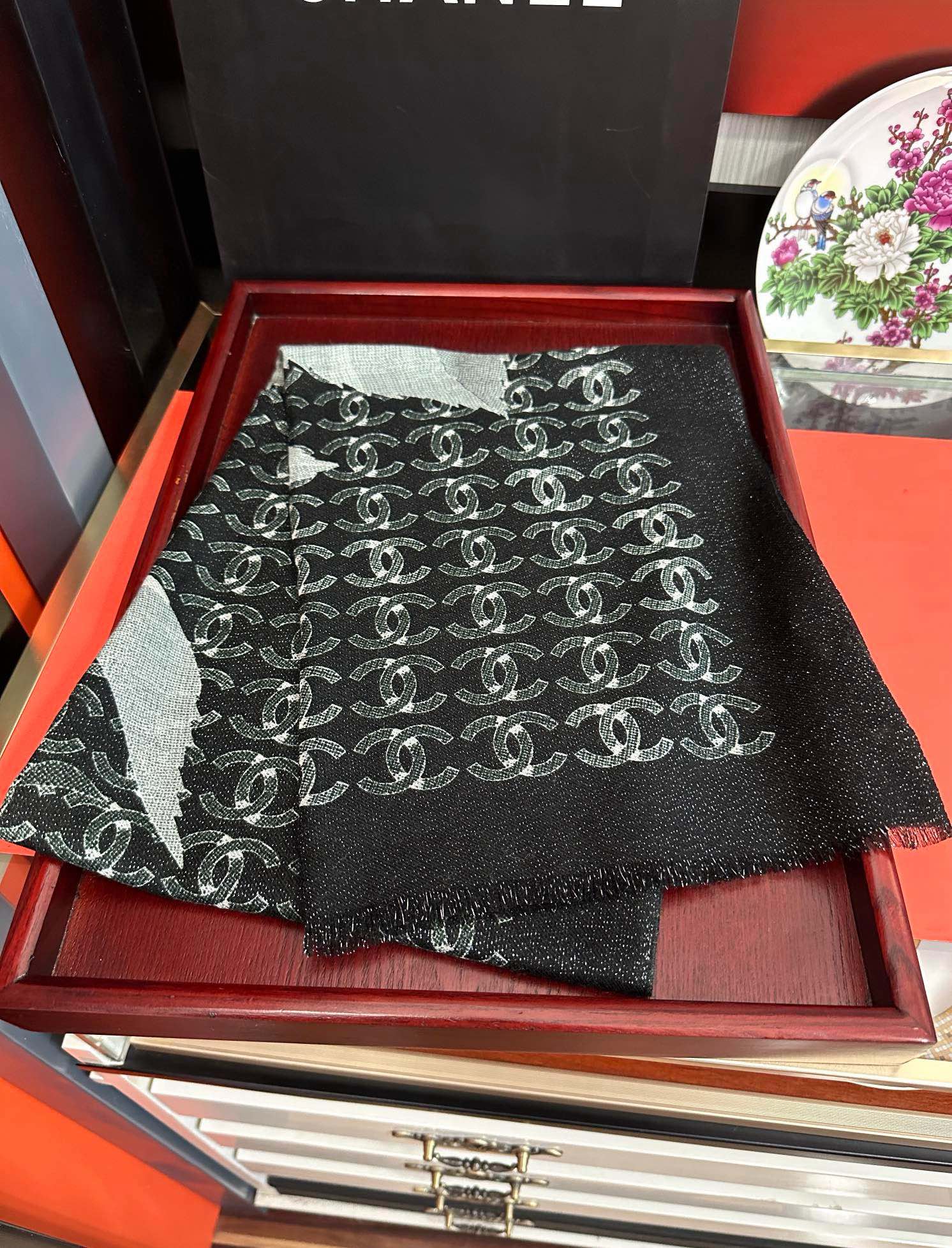 上新 🔥 2080 香奈儿 会发光银丝[吃瓜]女人们必备款[礼物]闪闪发光[咖啡]顶级设计太美了，真心赞