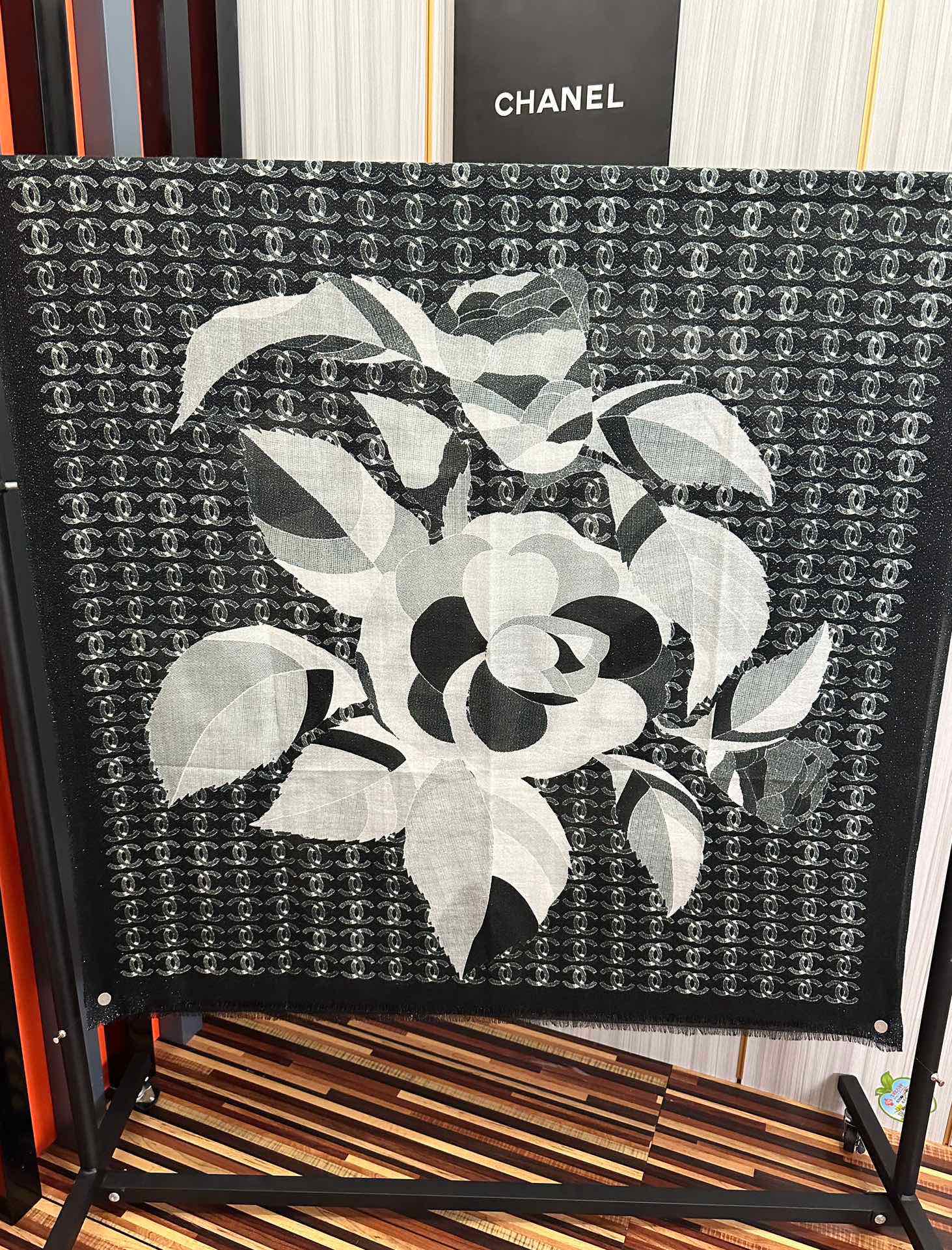 上新 🔥 2080 香奈儿 会发光银丝[吃瓜]女人们必备款[礼物]闪闪发光[咖啡]顶级设计太美了，真心赞