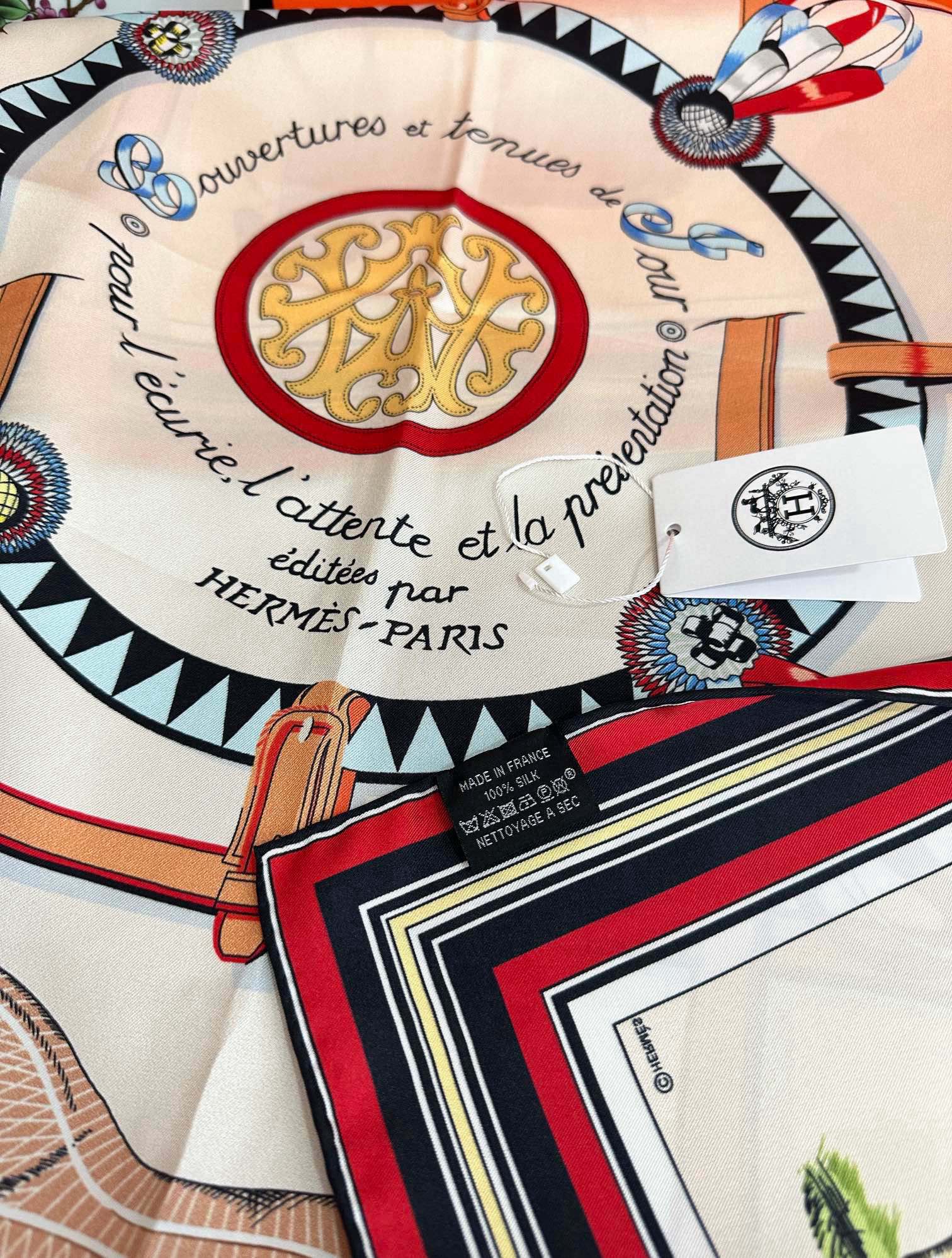 🔥2080爱马仕【18mm顶级真丝双面同色印花】[庆祝]“弩式牵引马具”90典藏方巾通过别致的经典色彩向