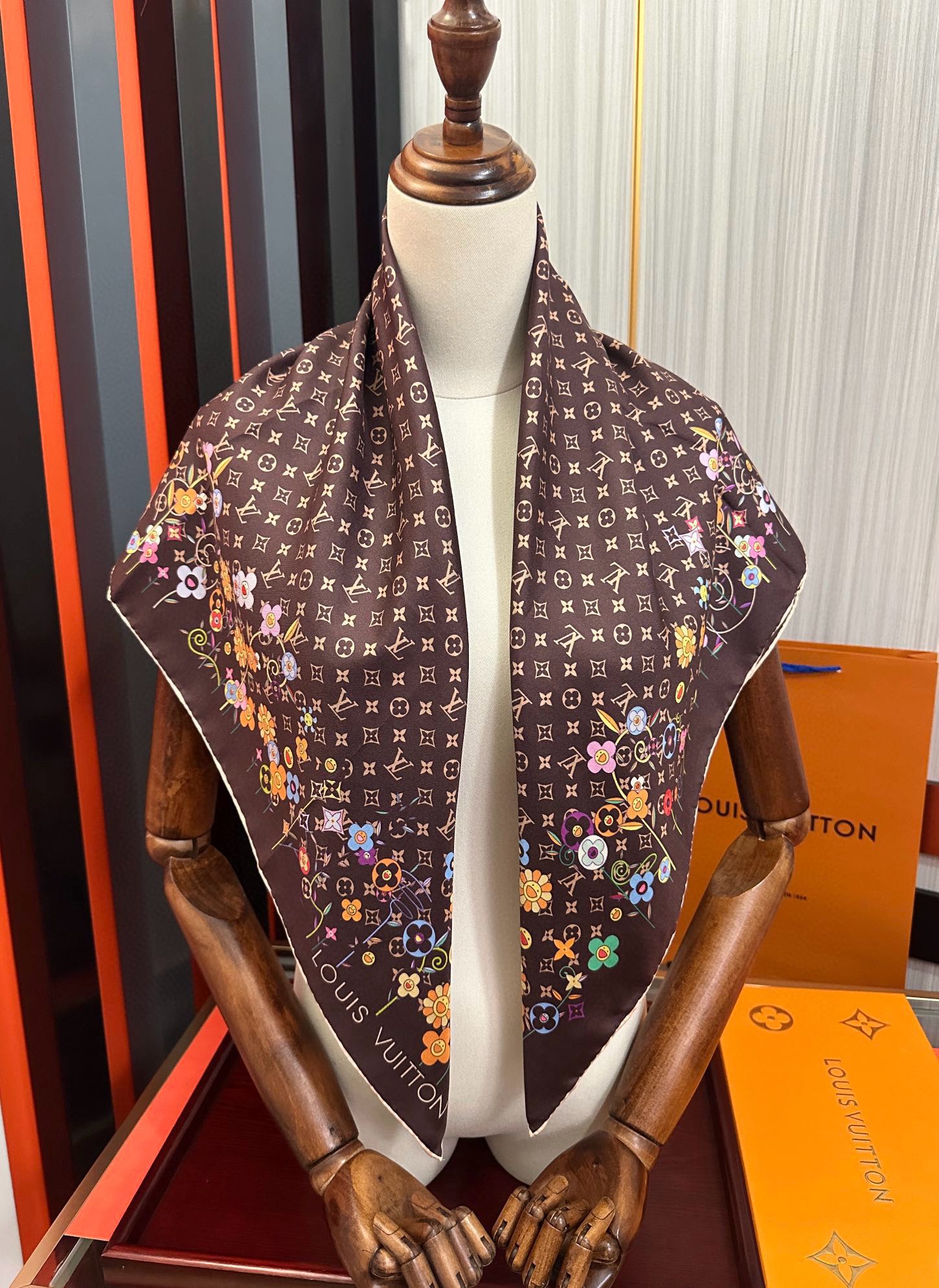 🔥高版本LV官网同步【双面同色】[庆祝]2025最新款“L家”通过别致的经典色彩向原创设计致敬[太阳]作