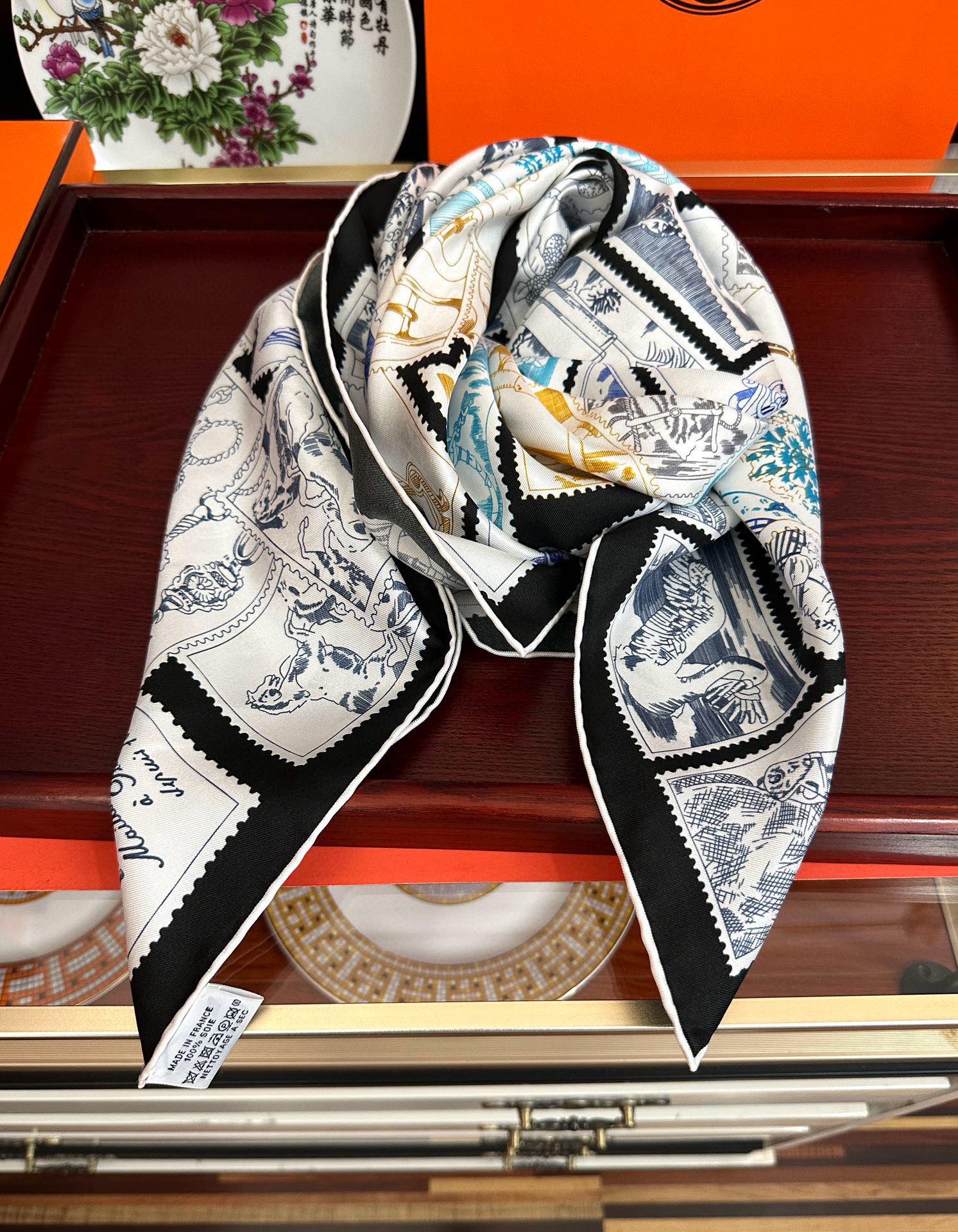 上新2025 🔥HERMES 重磅[庆祝]【福宝集邮者】90方巾[嘴唇]精简时髦，太美了 品质感很显好[