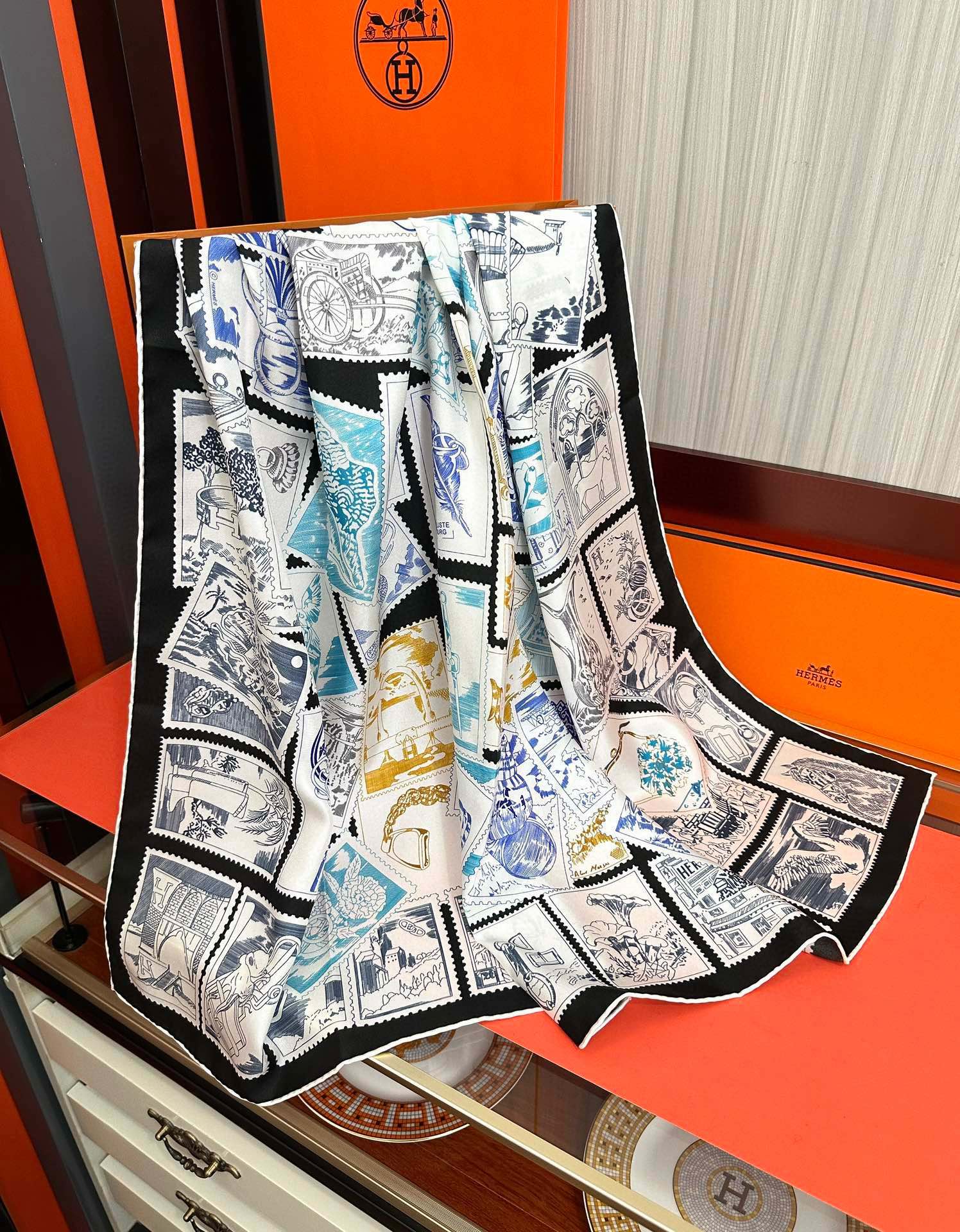 上新2025 🔥HERMES 重磅[庆祝]【福宝集邮者】90方巾[嘴唇]精简时髦，太美了 品质感很显好[