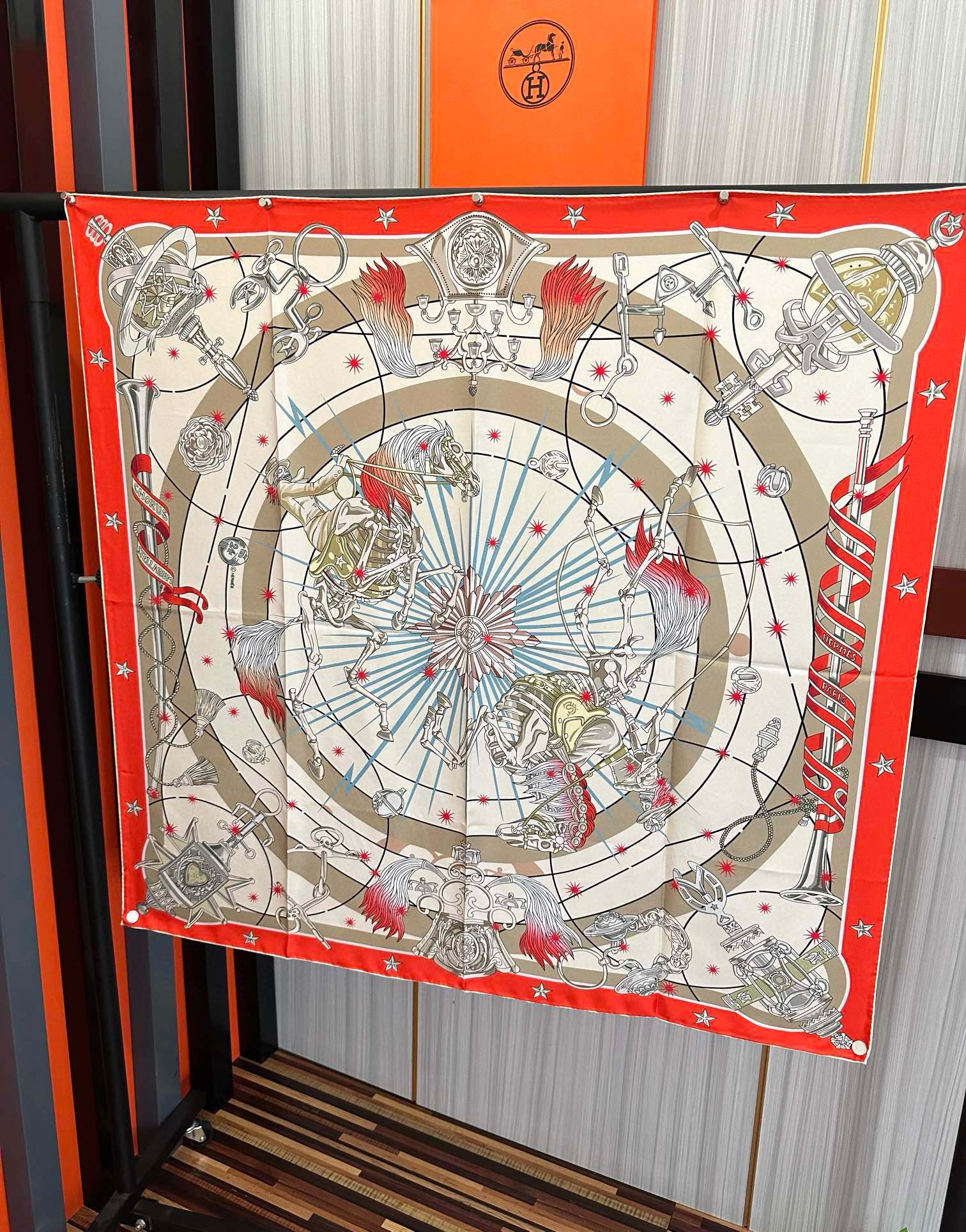 高版本🔥2080爱马仕【星辰合唱曲】90典藏方巾通过别致的经典色彩向原创设计致敬[太阳]作品未经重新诠释