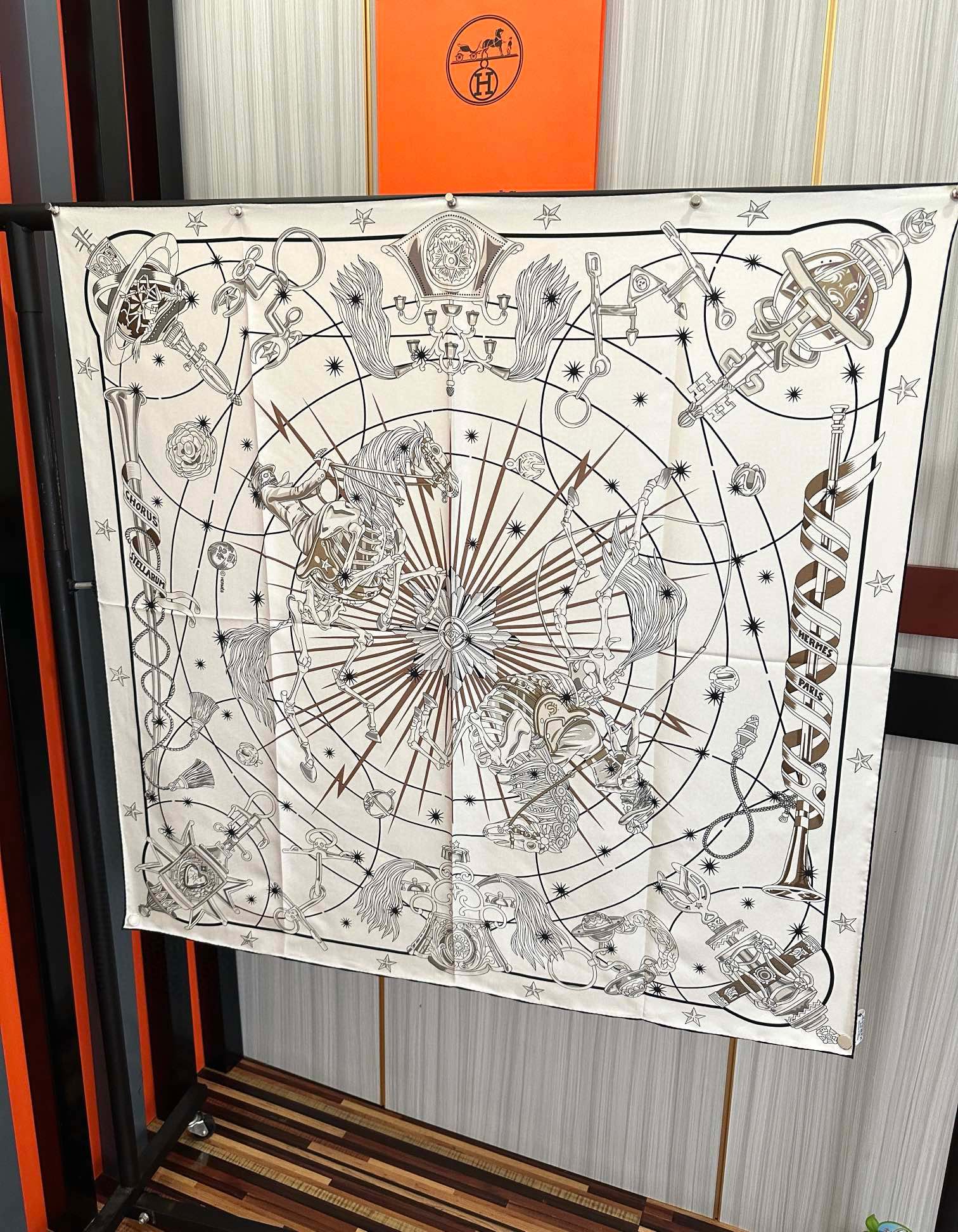 高版本🔥2080爱马仕【星辰合唱曲】90典藏方巾通过别致的经典色彩向原创设计致敬[太阳]作品未经重新诠释