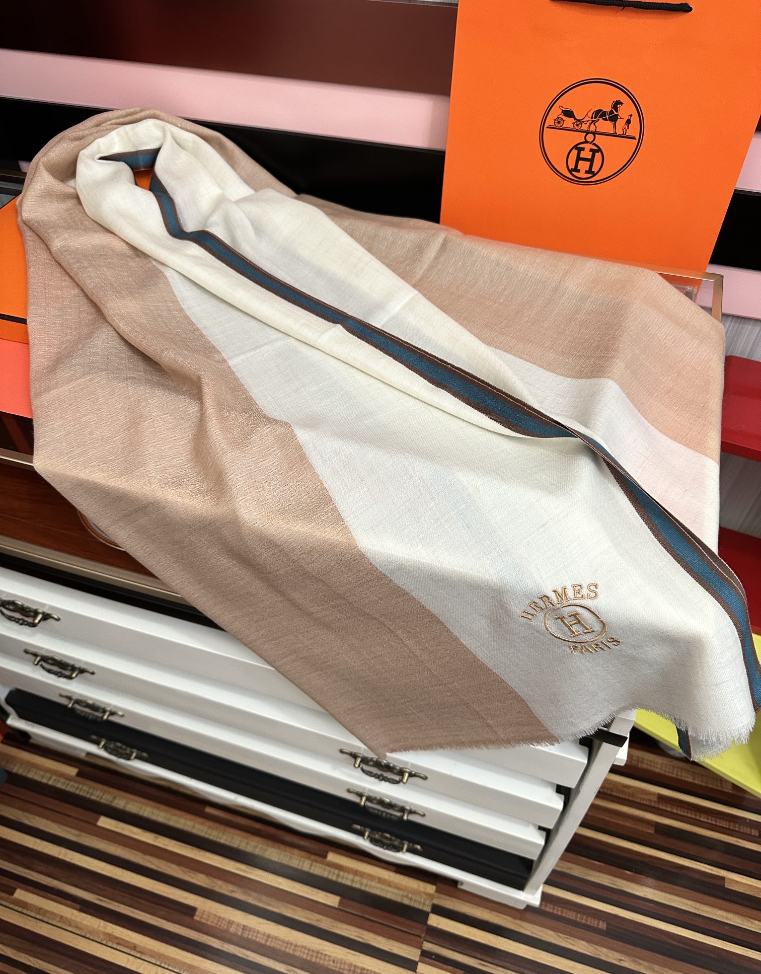 新款🔥2080爱马士🧣太美了[庆祝]万众瞩目经典版到货🎆最优质的年轻设计师推出的最新概念👓搭配调色纱染再