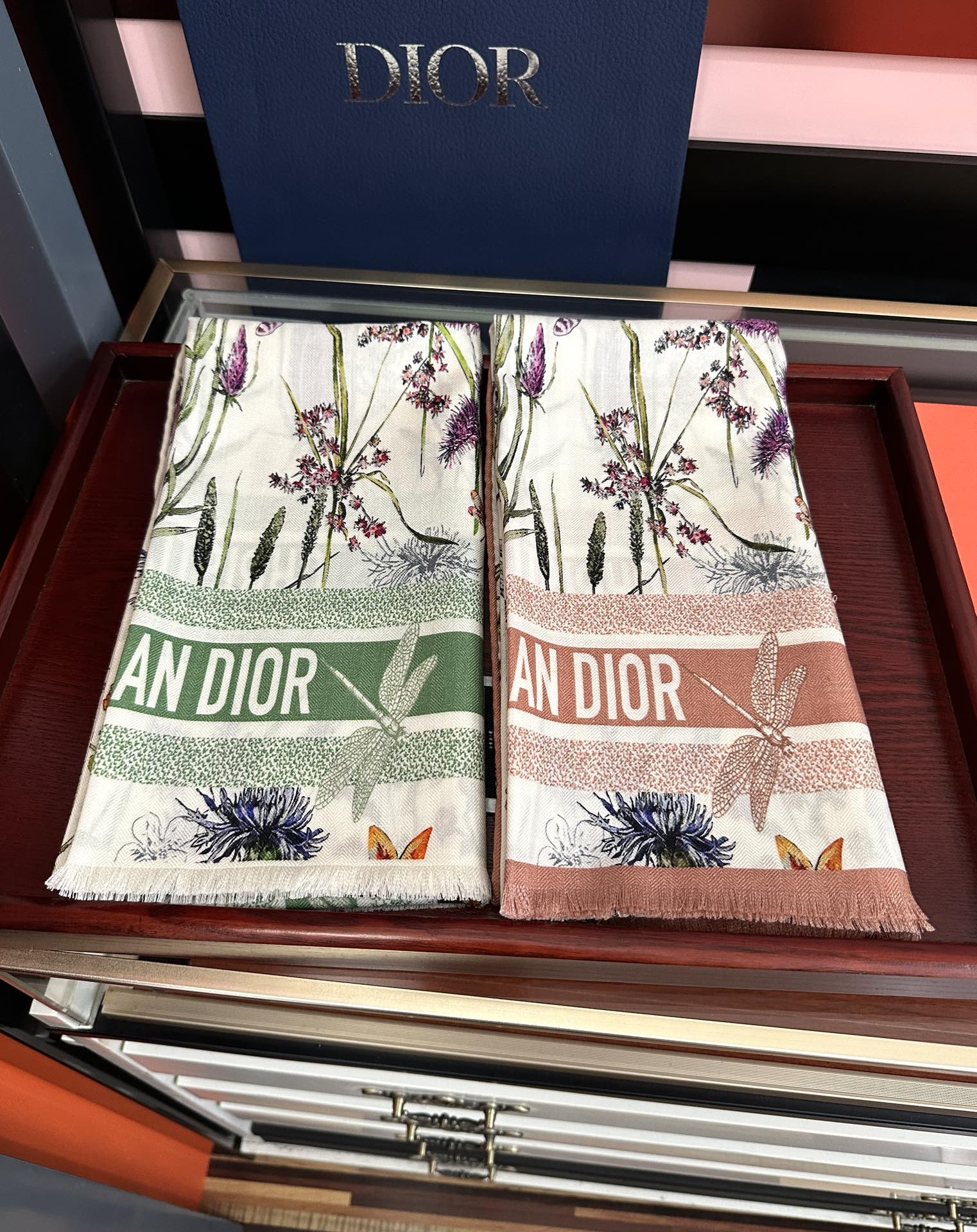 新款🔥迪奥 太美了[嘴唇]ZG同步 双面同色 [吃瓜]下手一定要快[嘴唇]四季都可以用[勾引]真心美的让