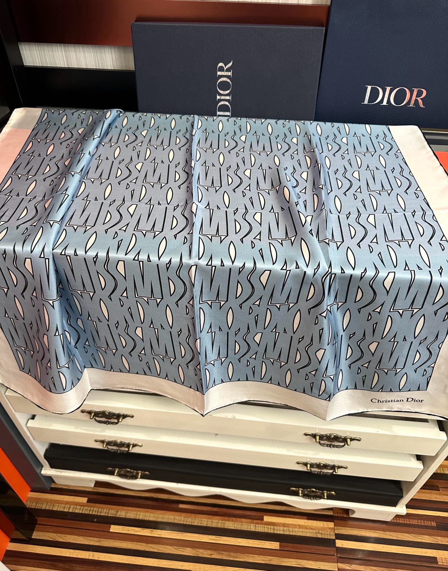 🔥Dior Chardons 2025新款 图案印花[得意]展示象征着保护[色]韧性和自由的苏格兰[庆祝