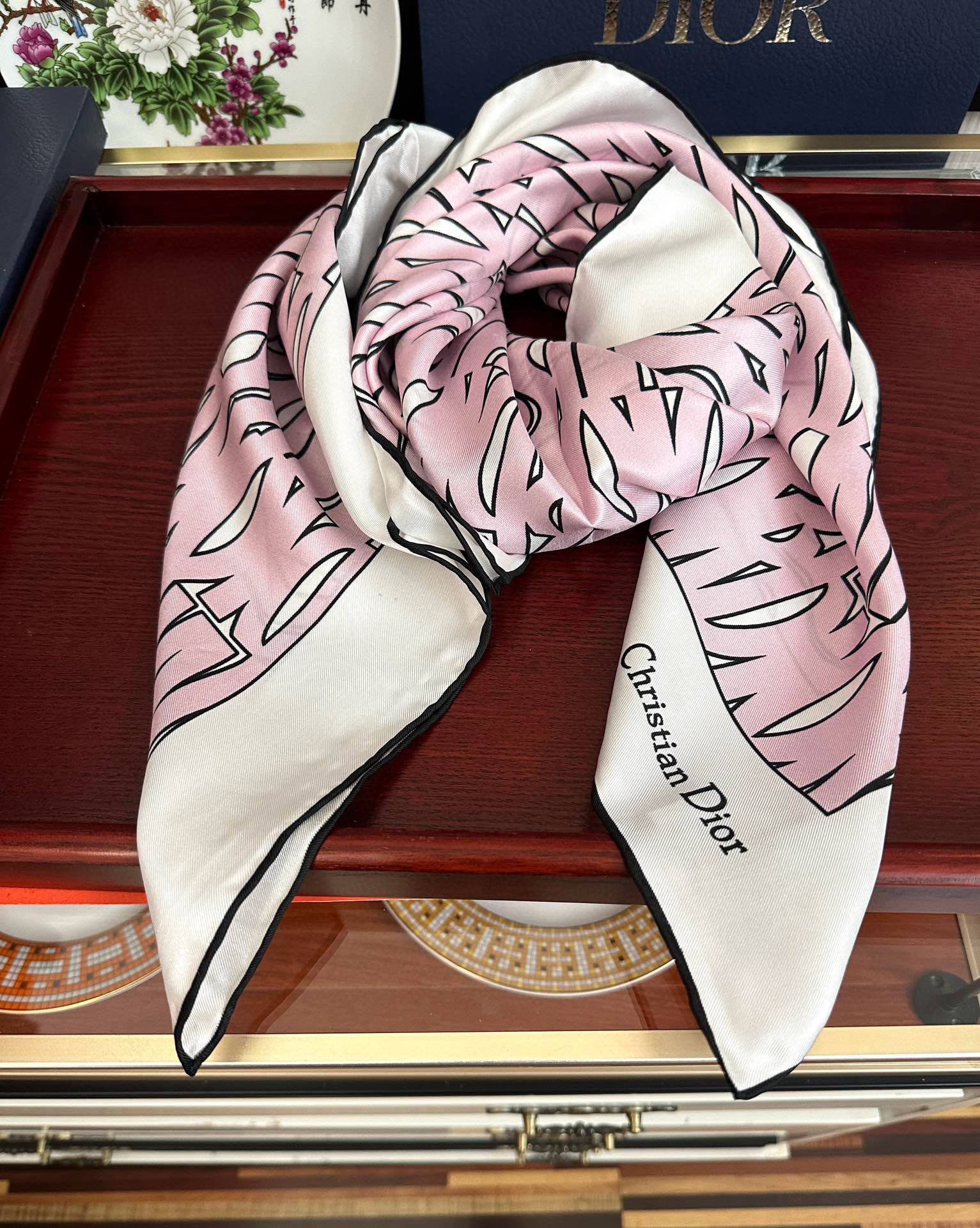 🔥Dior Chardons 2025新款 图案印花[得意]展示象征着保护[色]韧性和自由的苏格兰[庆祝