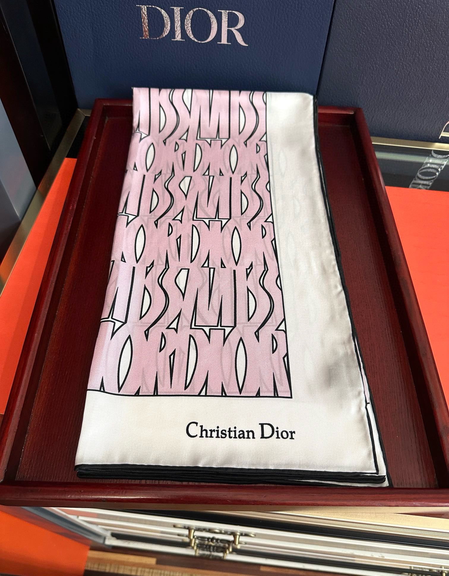 🔥Dior Chardons 2025新款 图案印花[得意]展示象征着保护[色]韧性和自由的苏格兰[庆祝